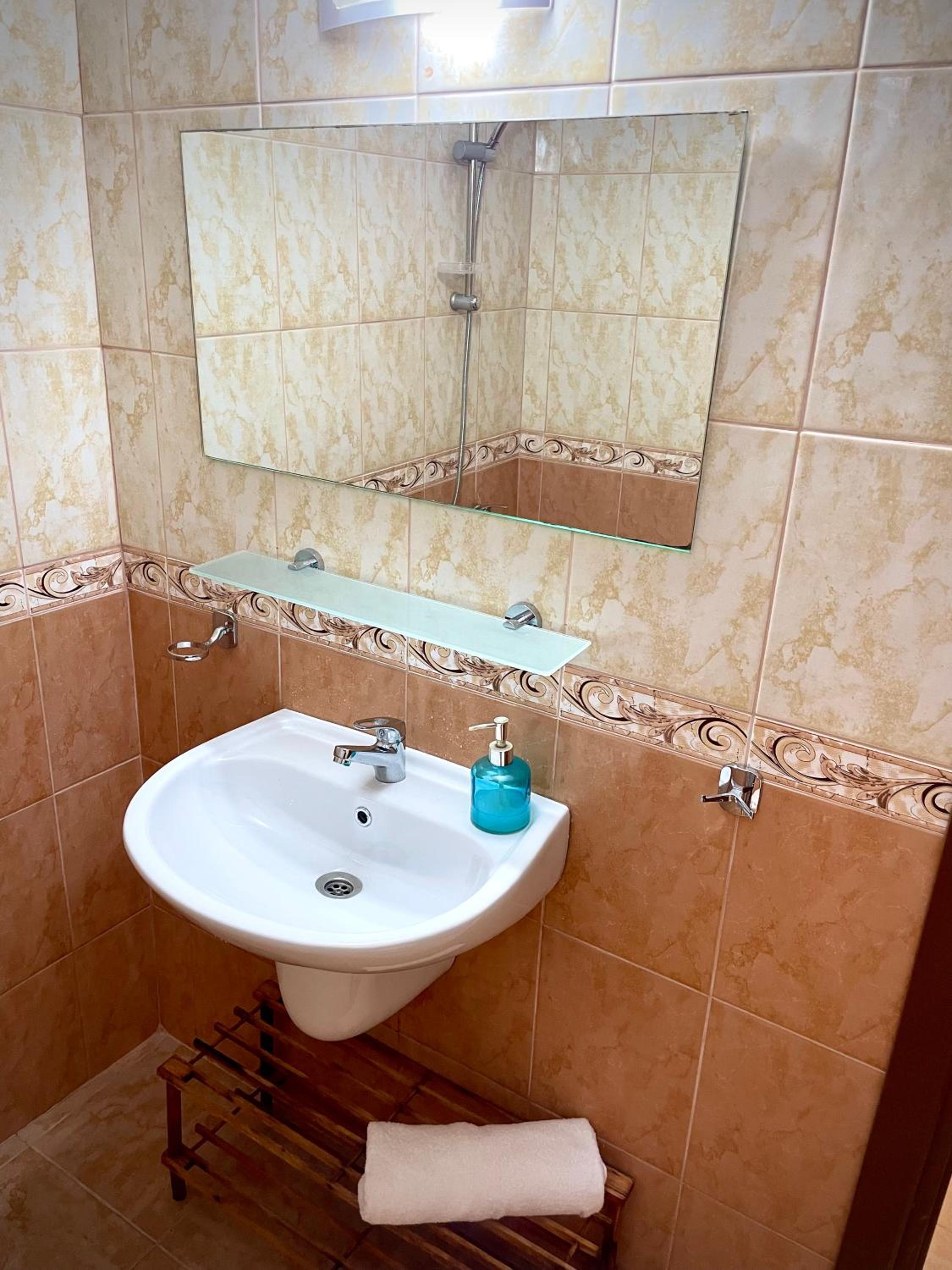 Budget First Sea Line Apt. FLORA