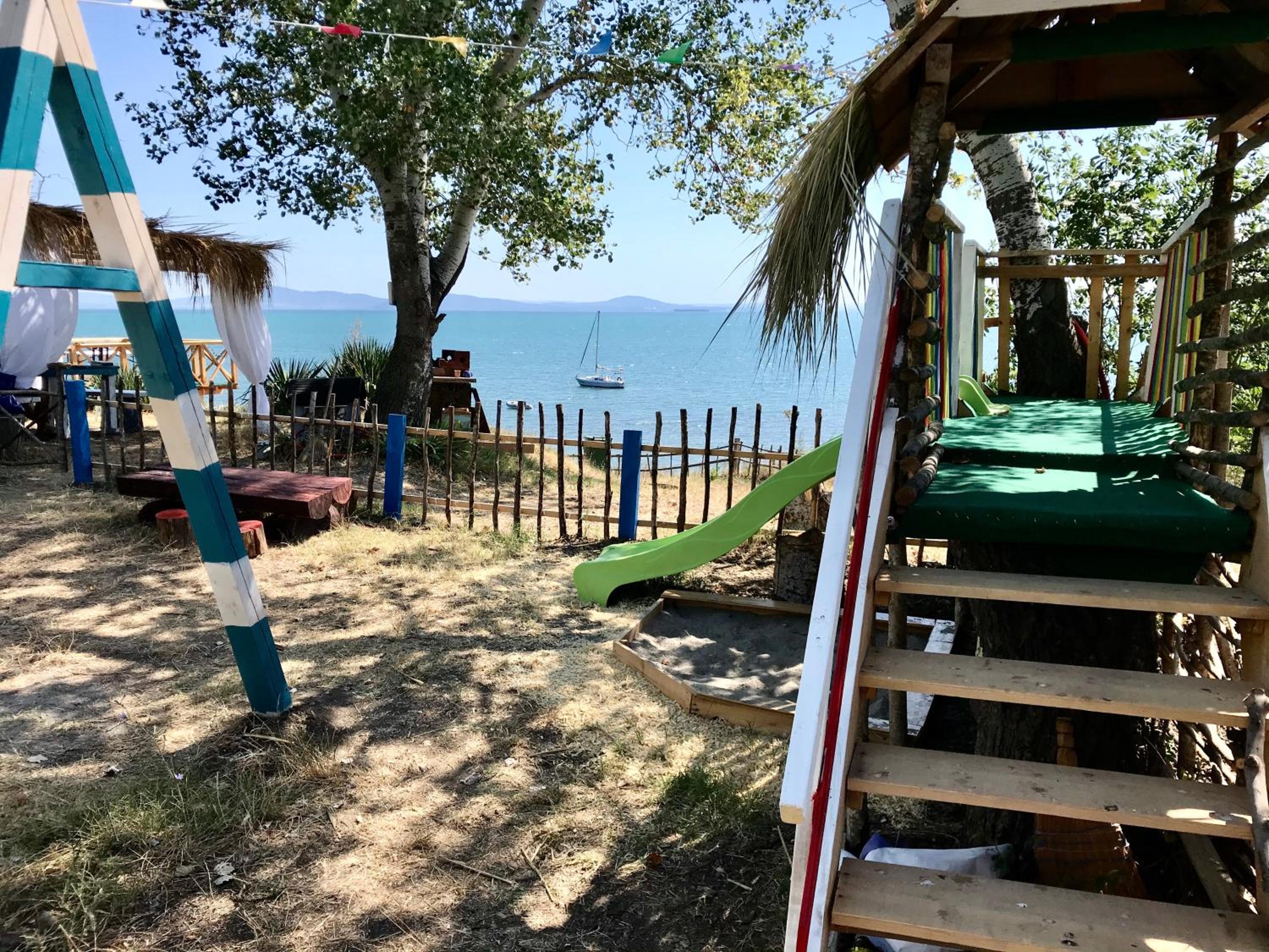 Budget First Sea Line Apt. FLORA