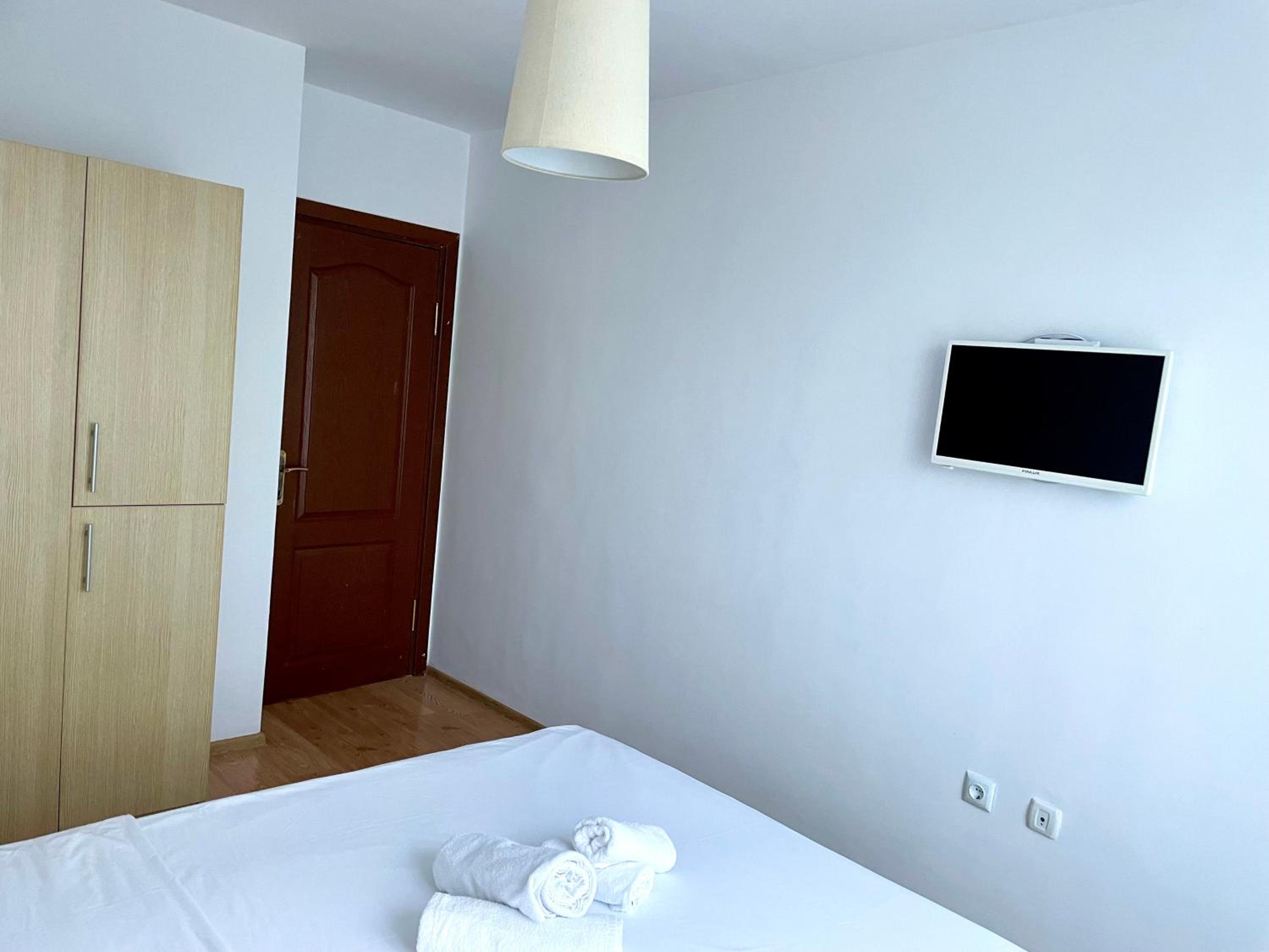 Budget First Sea Line Apt. FLORA