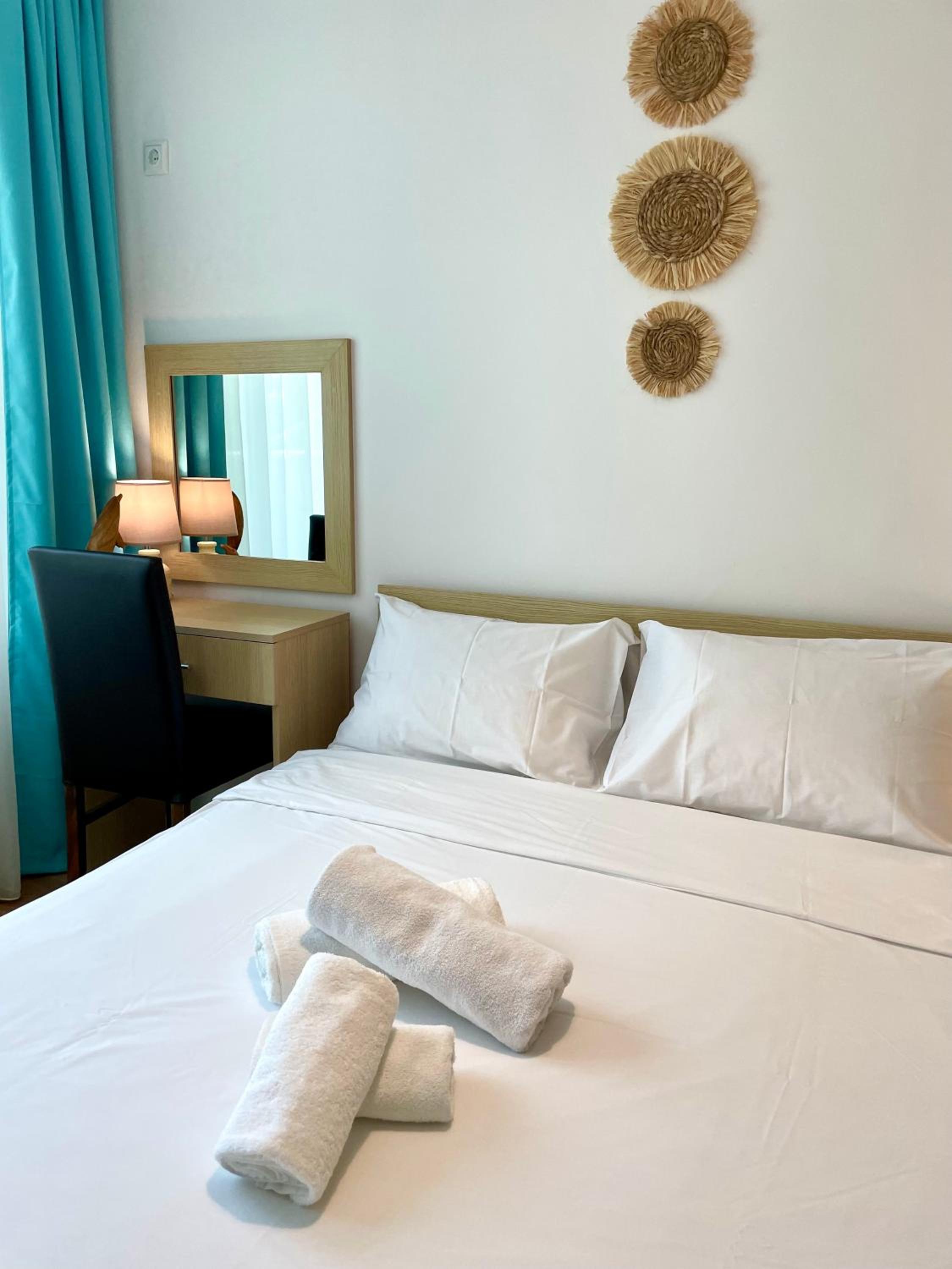 Budget First Sea Line Apt. FLORA