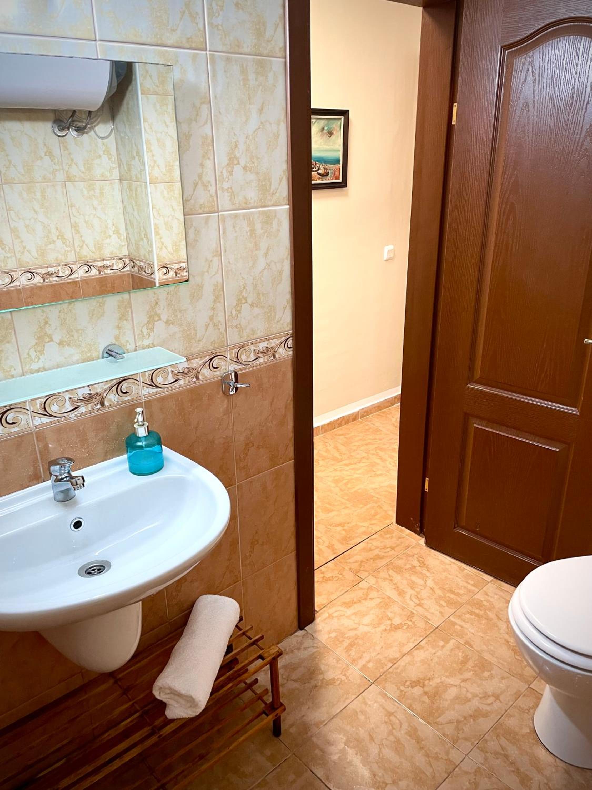 Budget First Sea Line Apt. FLORA