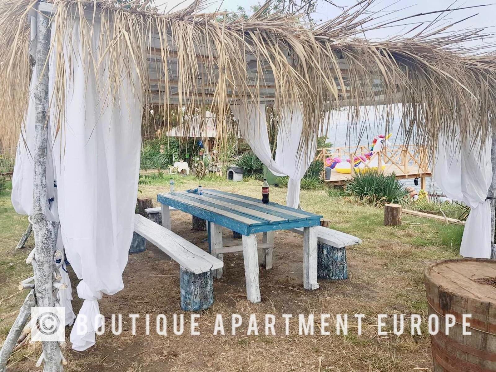 Budget First Sea Line Apt. FLORA