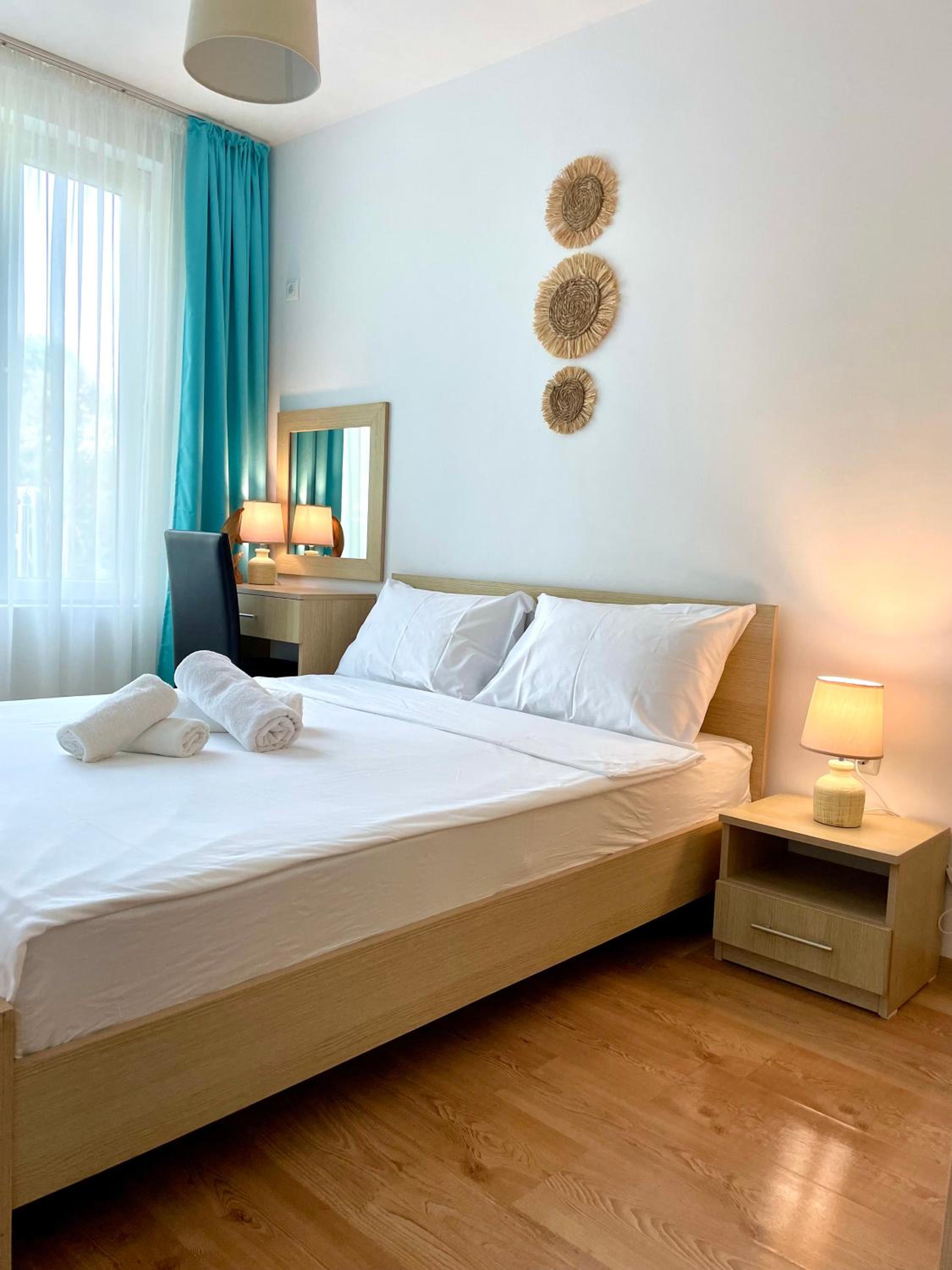 Budget First Sea Line Apt. FLORA