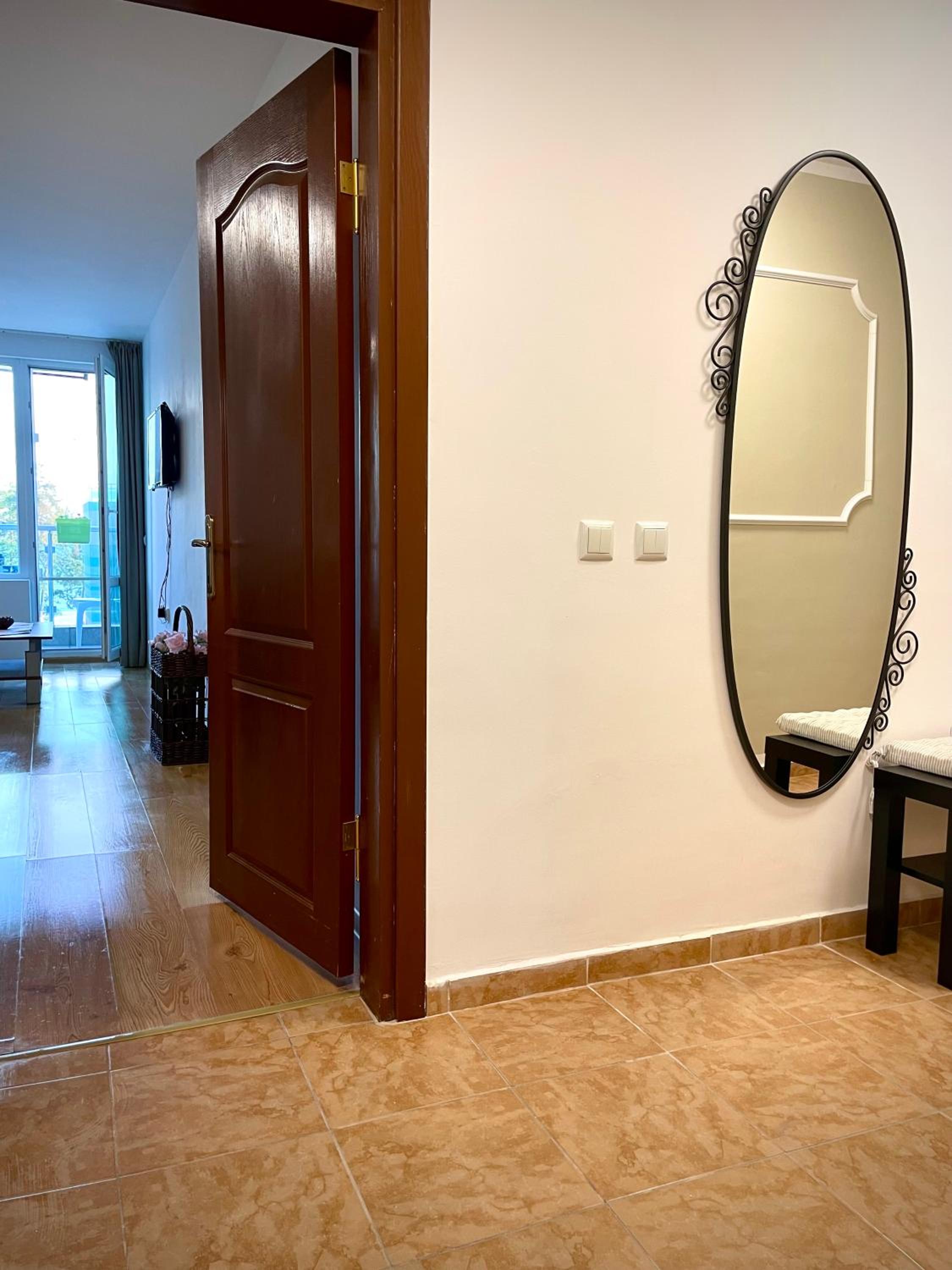 Budget First Sea Line Apt. FLORA