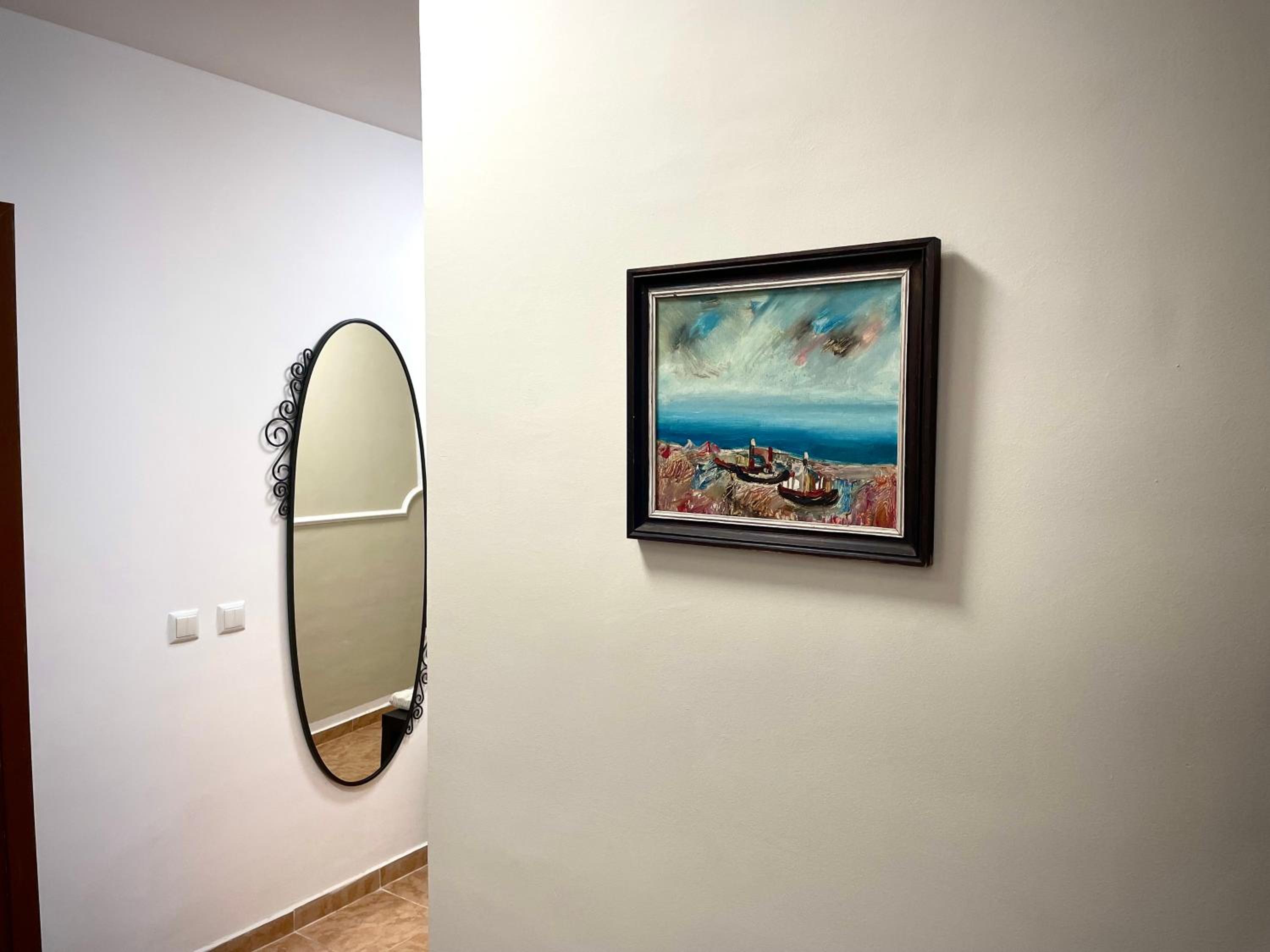 Budget First Sea Line Apt. FLORA