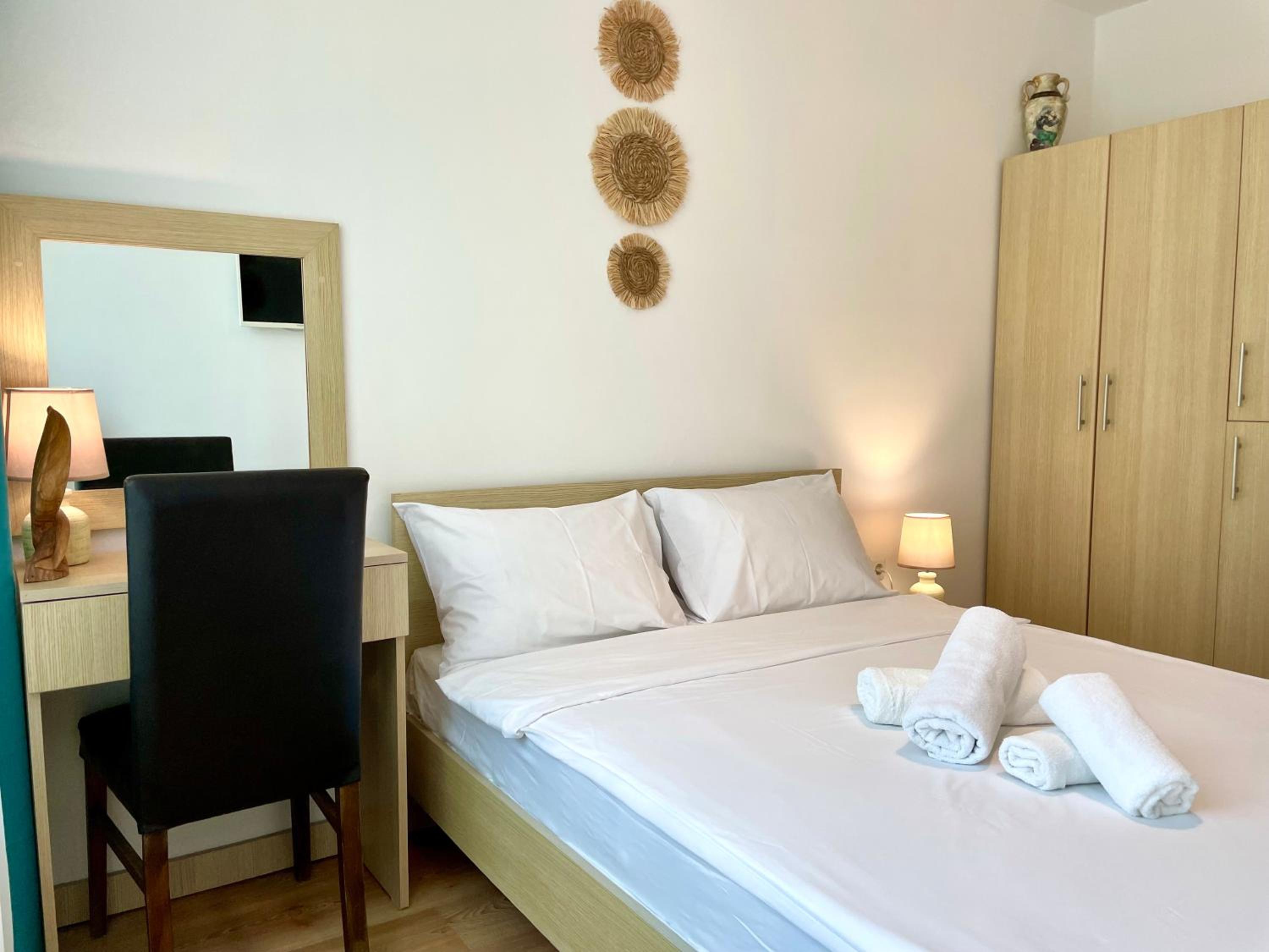 Budget First Sea Line Apt. FLORA