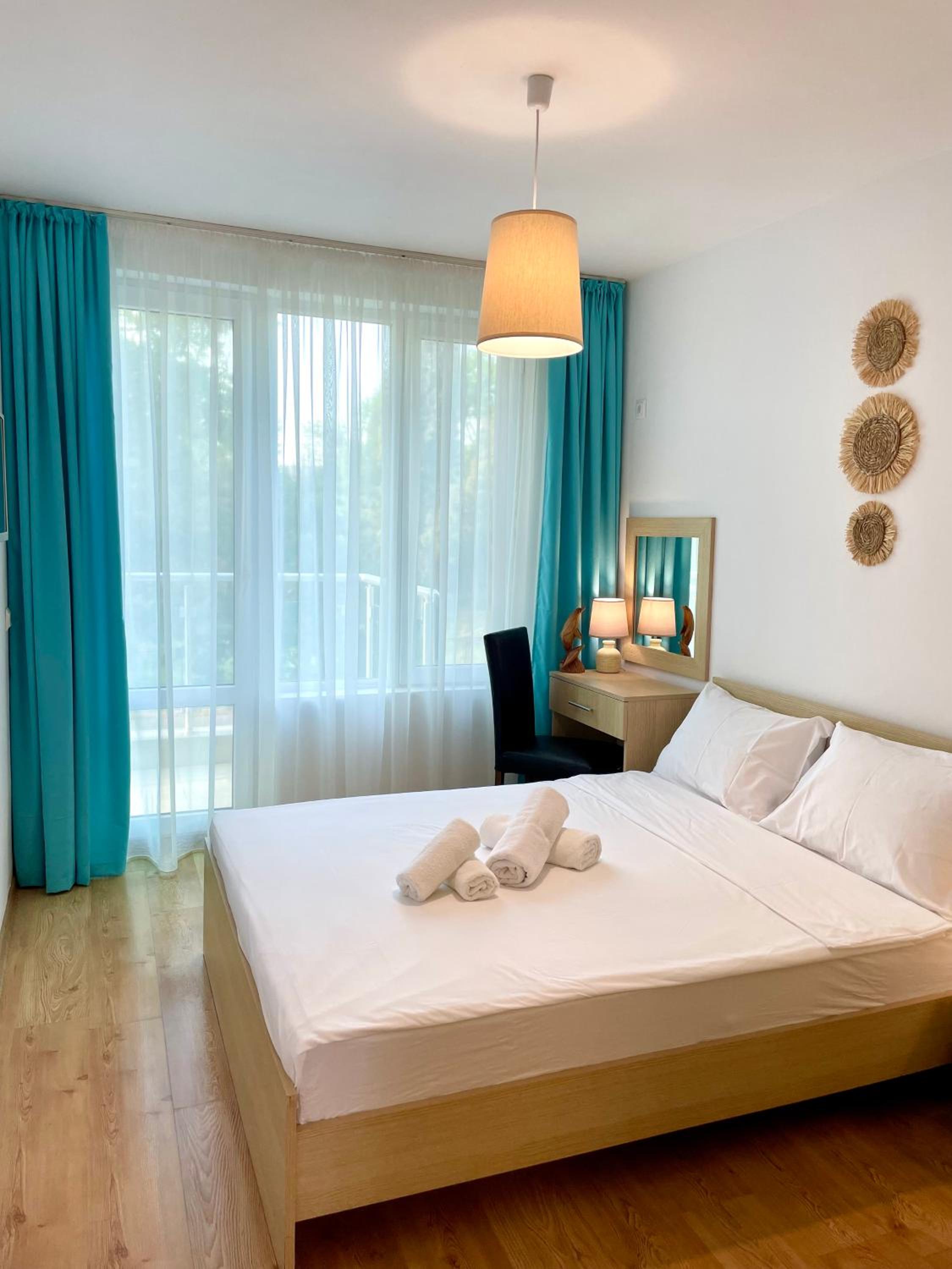 Budget First Sea Line Apt. FLORA