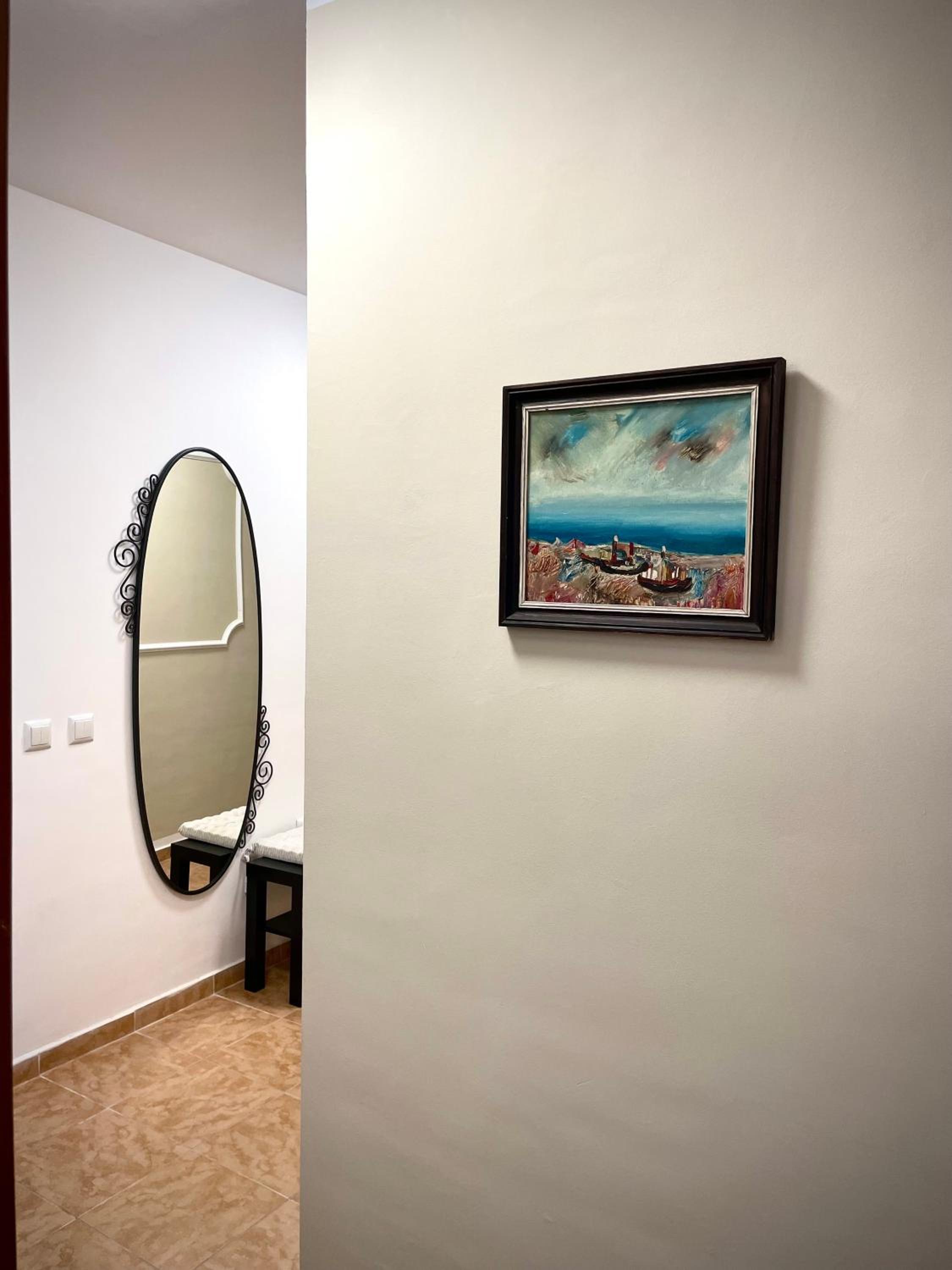 Budget First Sea Line Apt. FLORA