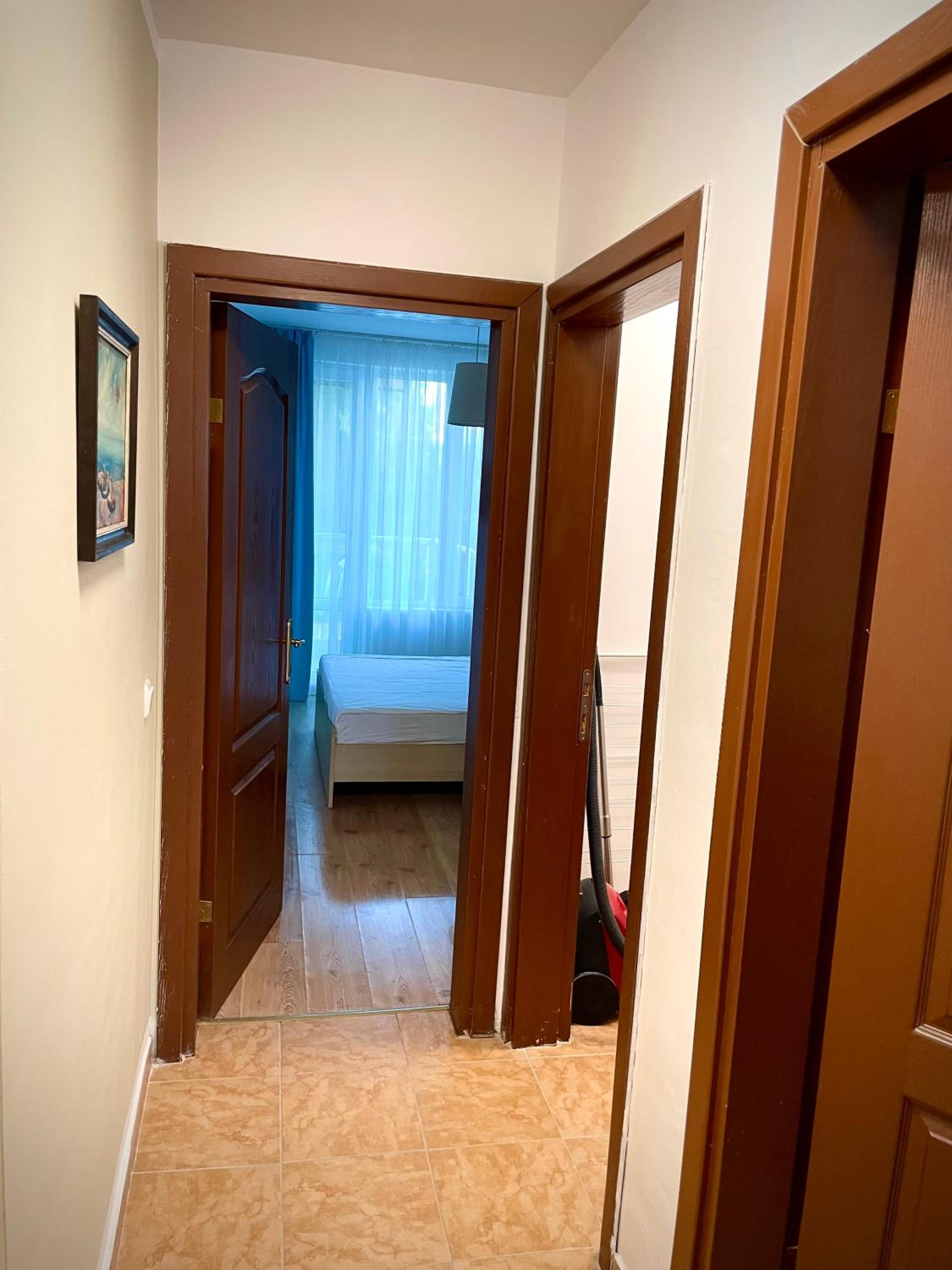 Budget First Sea Line Apt. FLORA