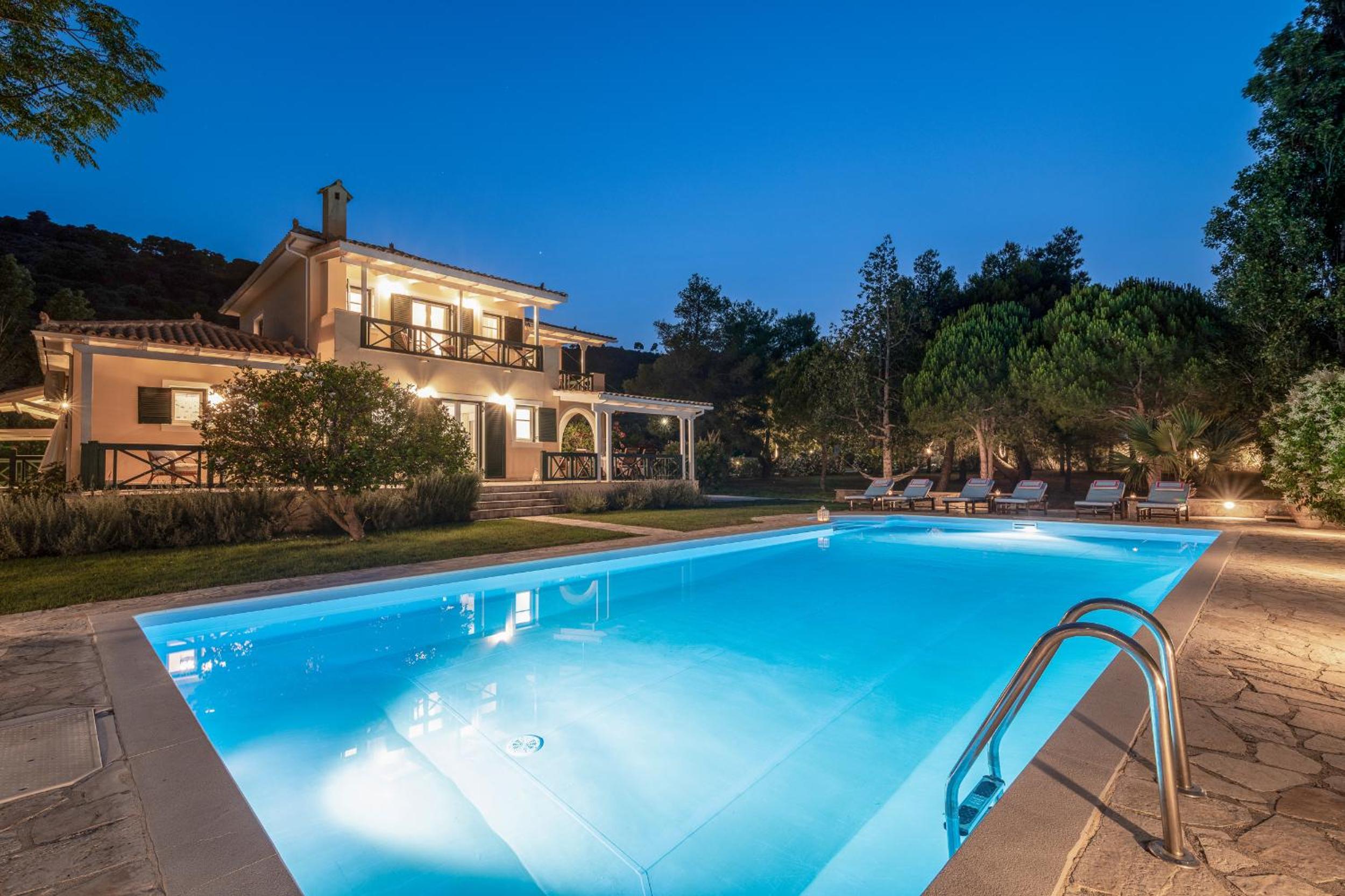 Villa Verdi - Your Family Oasis! view 2