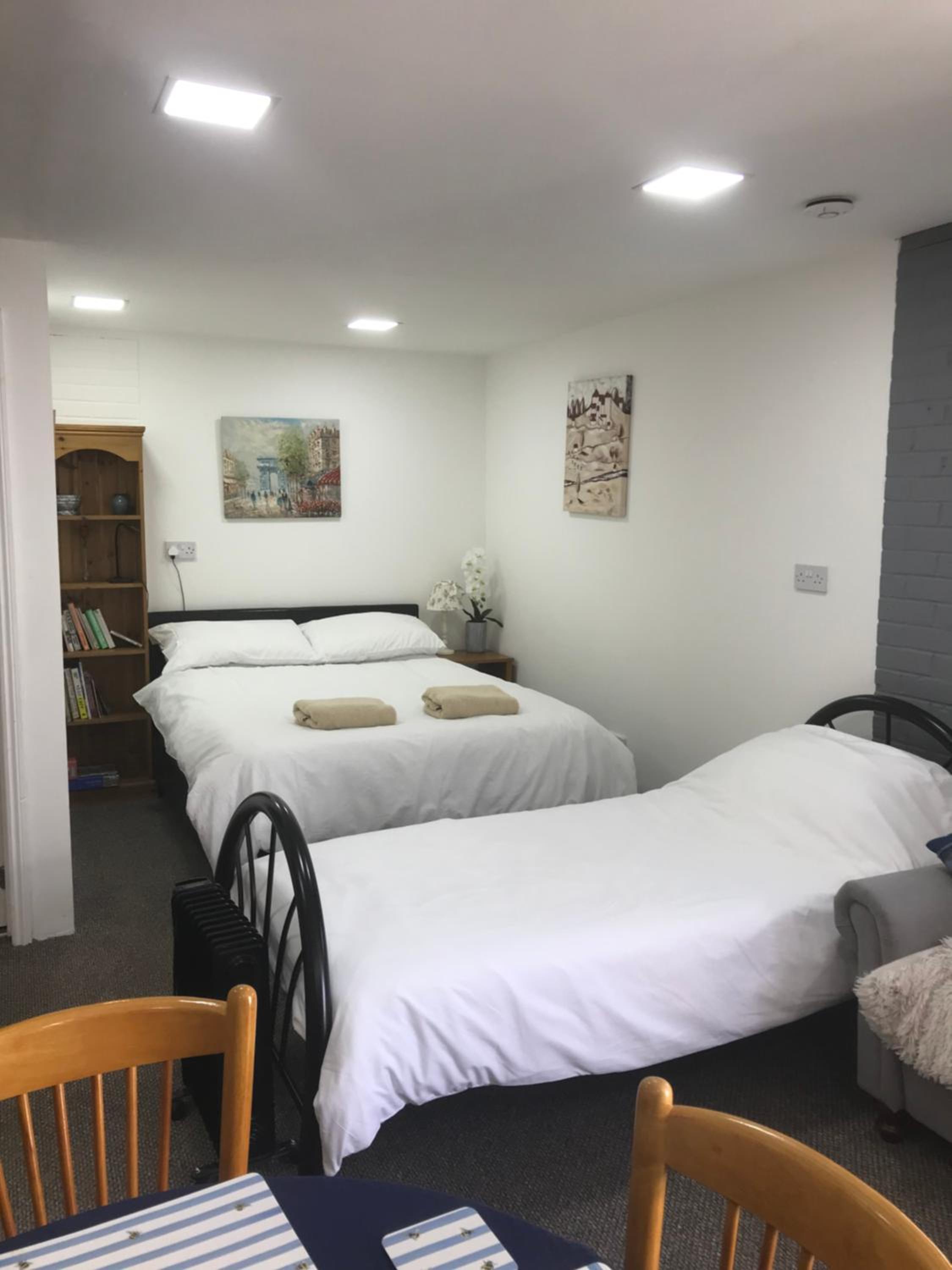 Annexe in lymington with private use of hot tub view 3