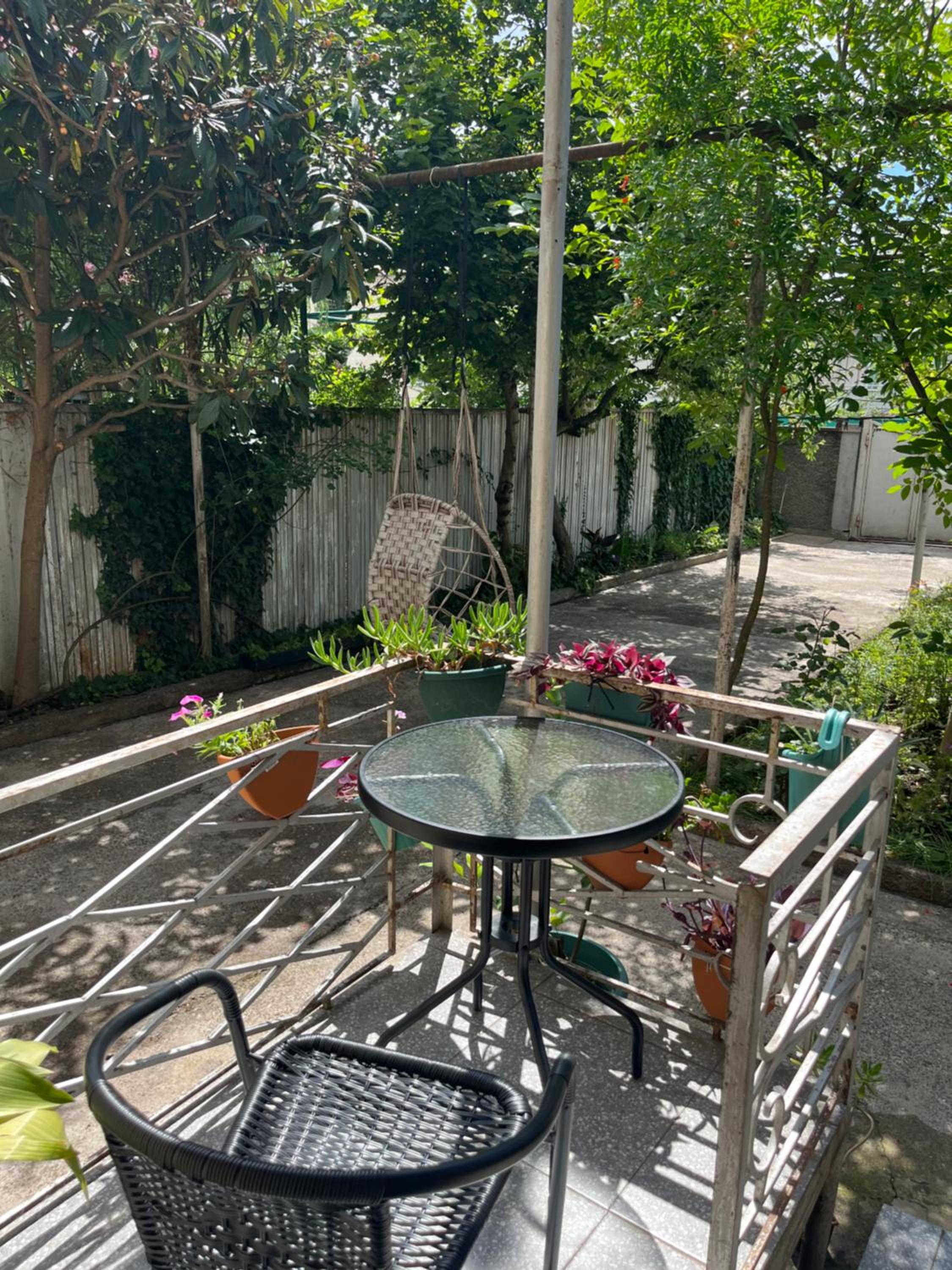 Flora House en Kutaisi — balance & terrace