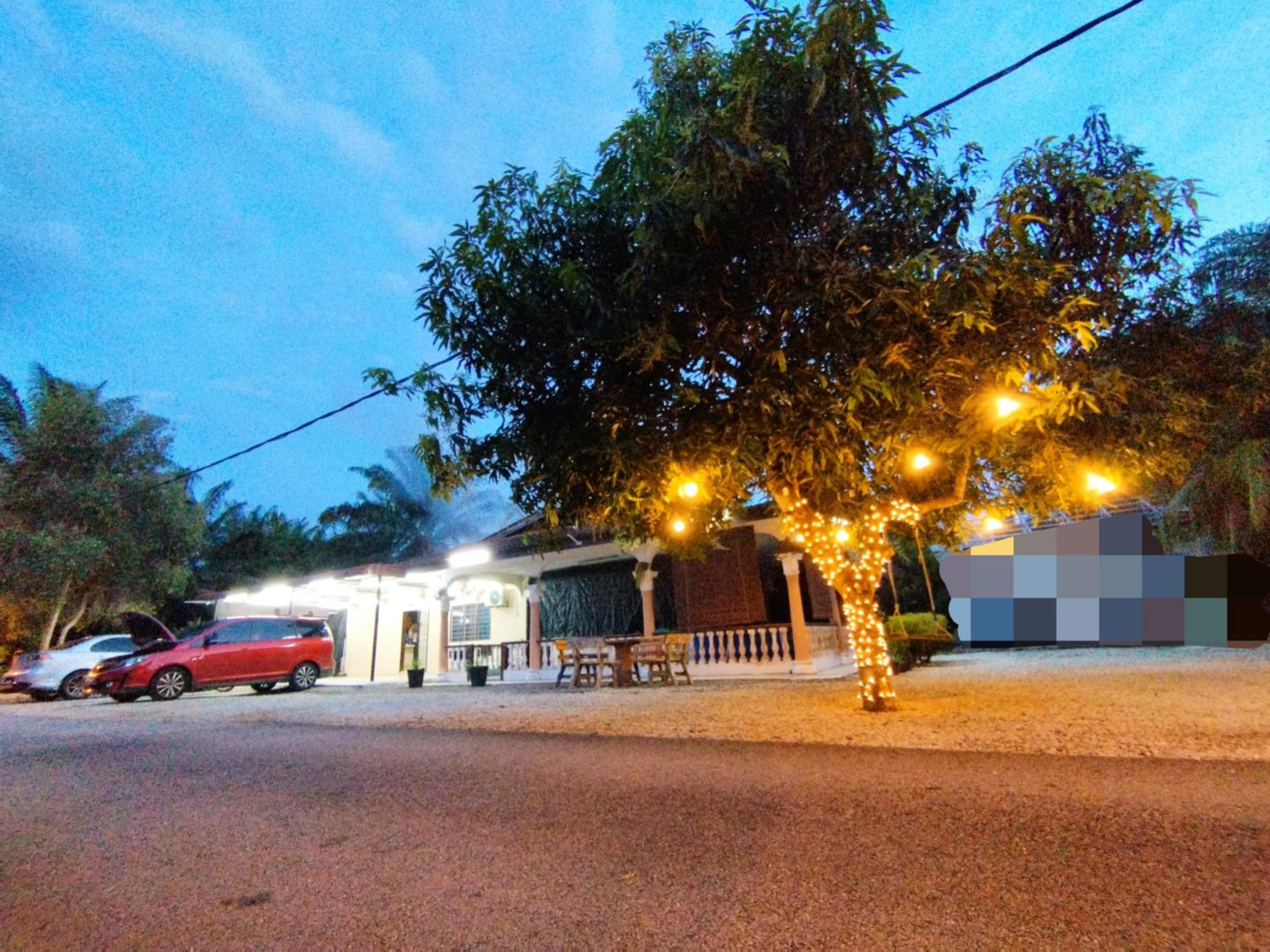 Toq Abah Villa Pagoh - Mini Cinema , Karaoke , Private Pool , WiFi , NetFlix view 2
