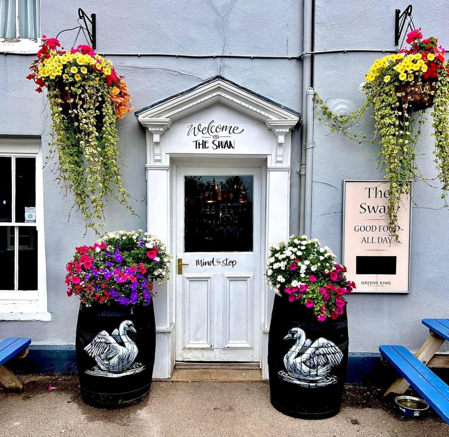 Swan Hotel by Greene King Inns view 4