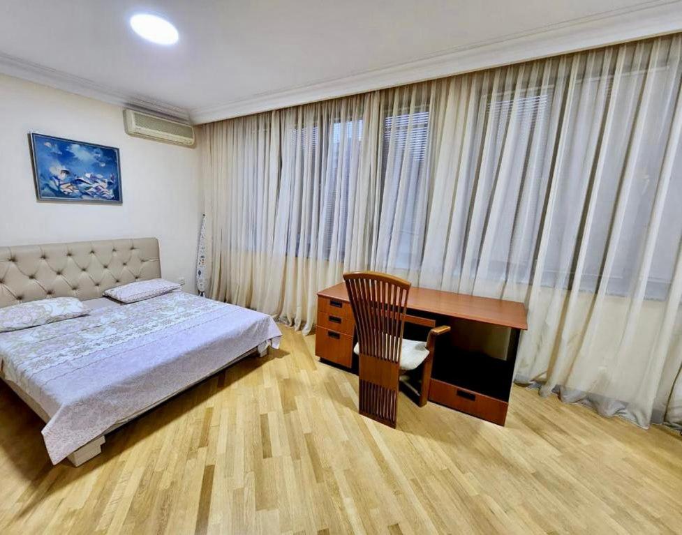 City Center Large and Comfortable 3 Bedroom, next to Northern Avenue