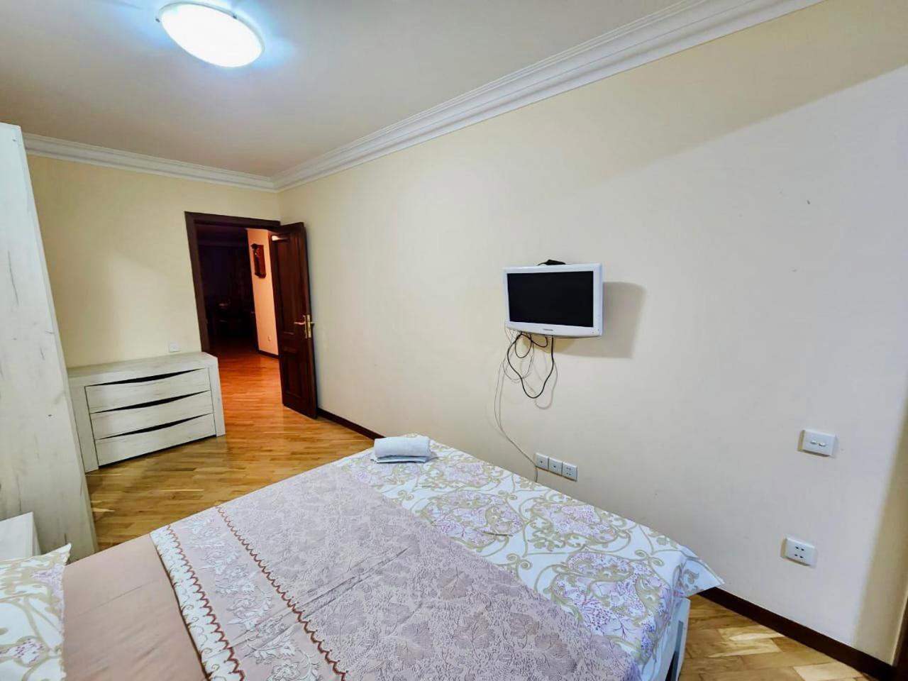 City Center Large and Comfortable 3 Bedroom, next to Northern Avenue
