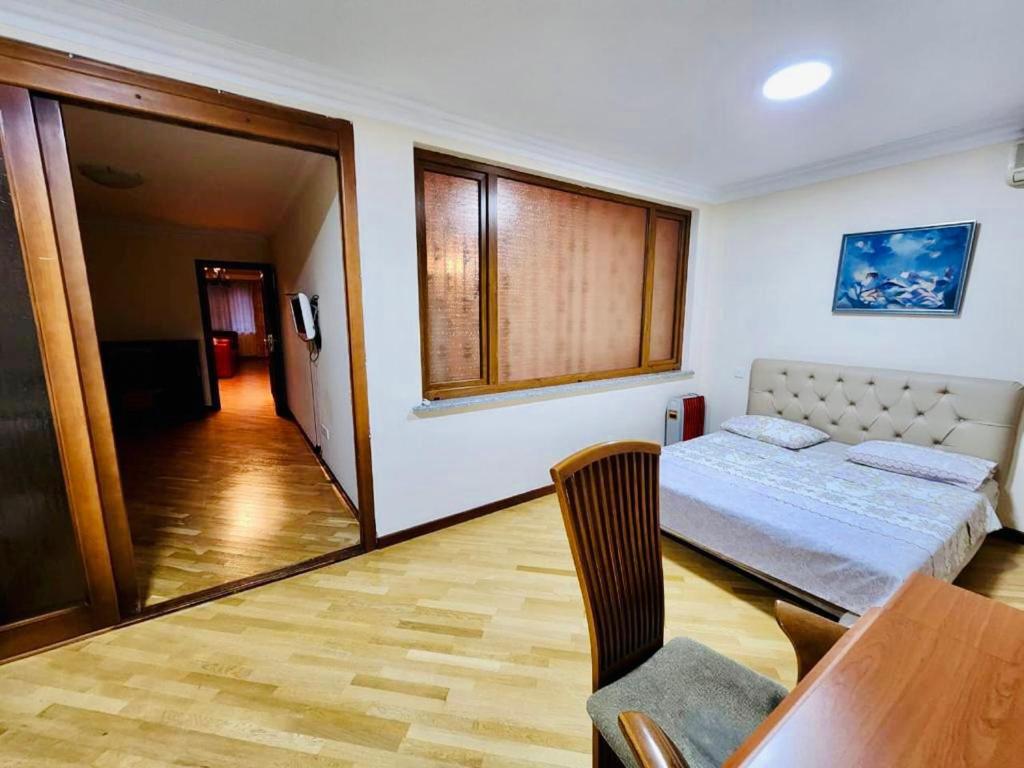 City Center Large and Comfortable 3 Bedroom, next to Northern Avenue