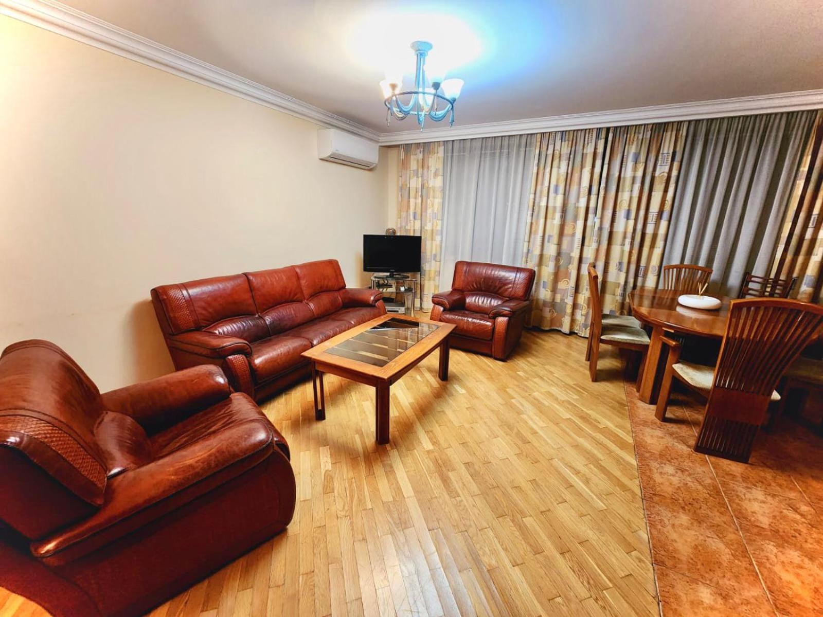 City Center Large and Comfortable 3 Bedroom, next to Northern Avenue