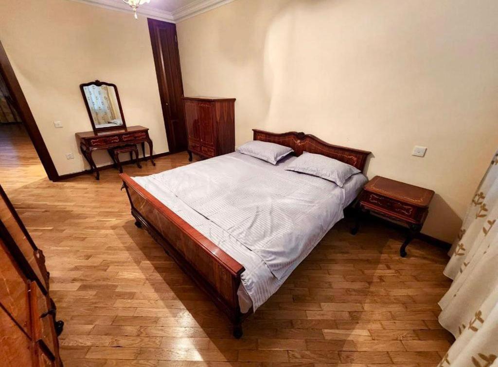 City Center Large and Comfortable 3 Bedroom, next to Northern Avenue