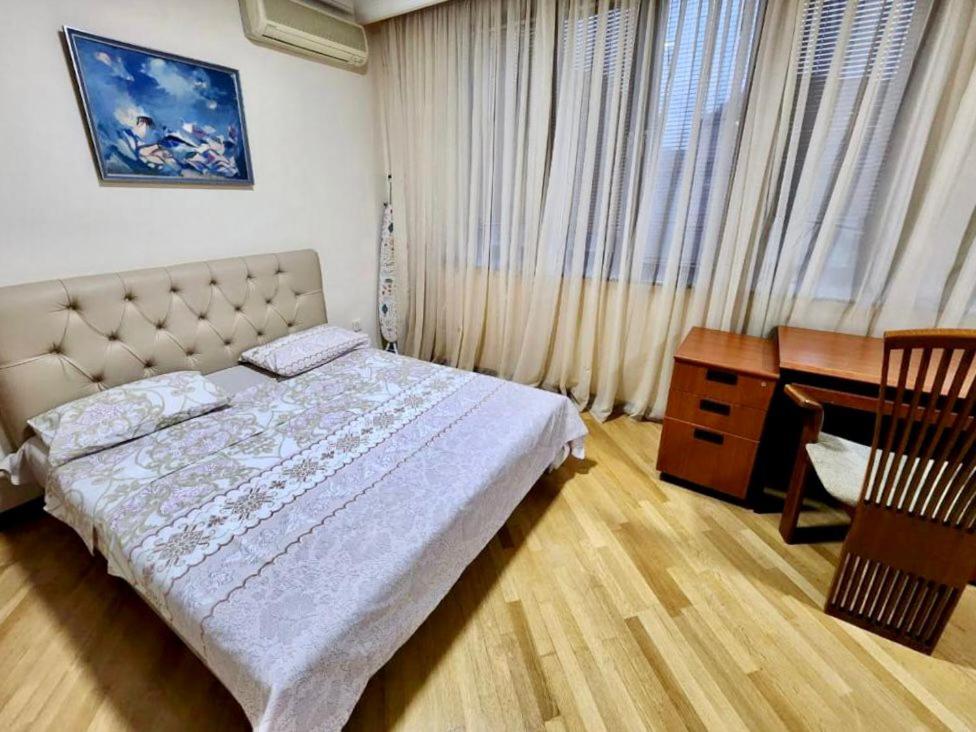 City Center Large and Comfortable 3 Bedroom, next to Northern Avenue