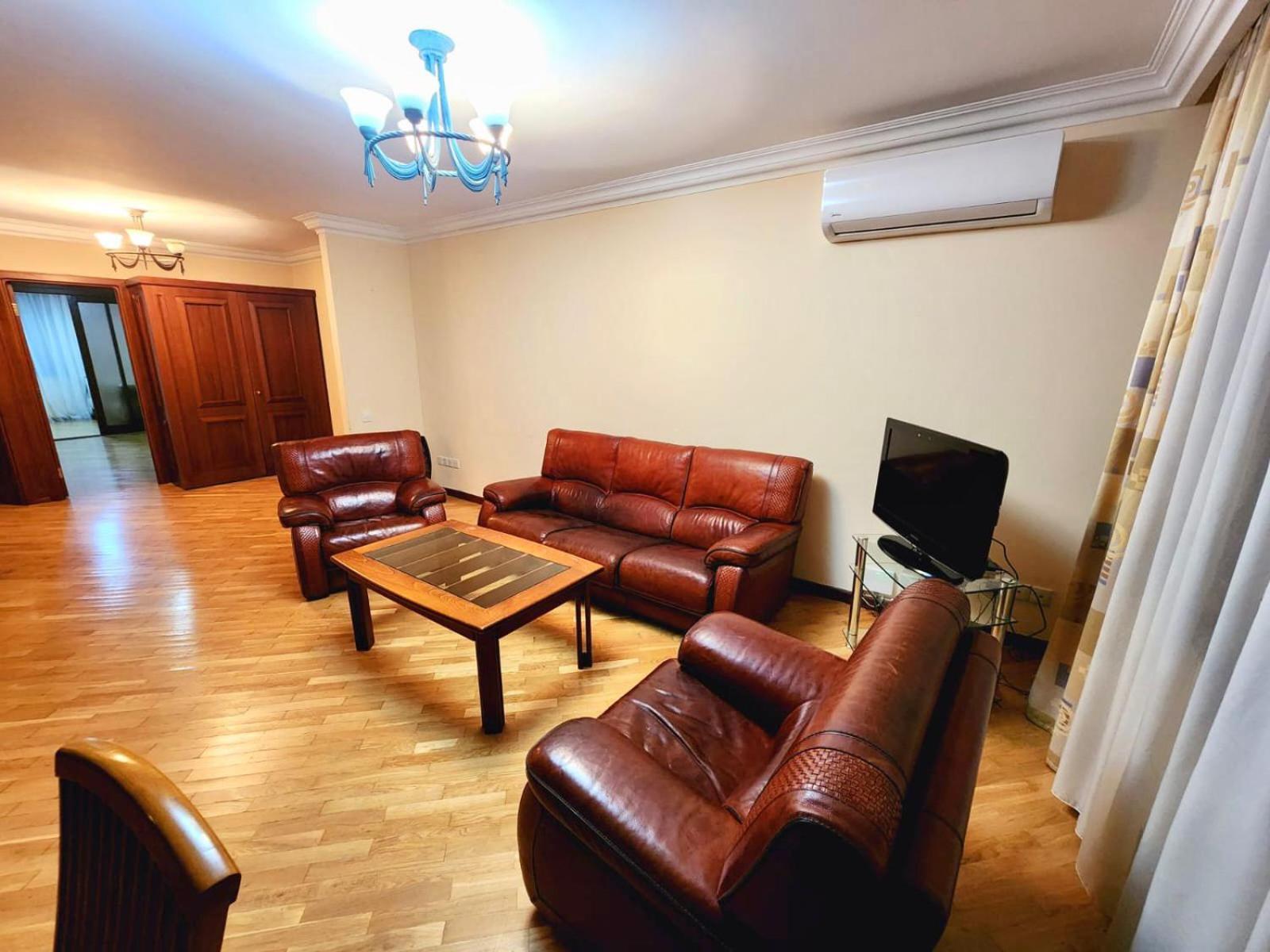 City Center Large and Comfortable 3 Bedroom, next to Northern Avenue