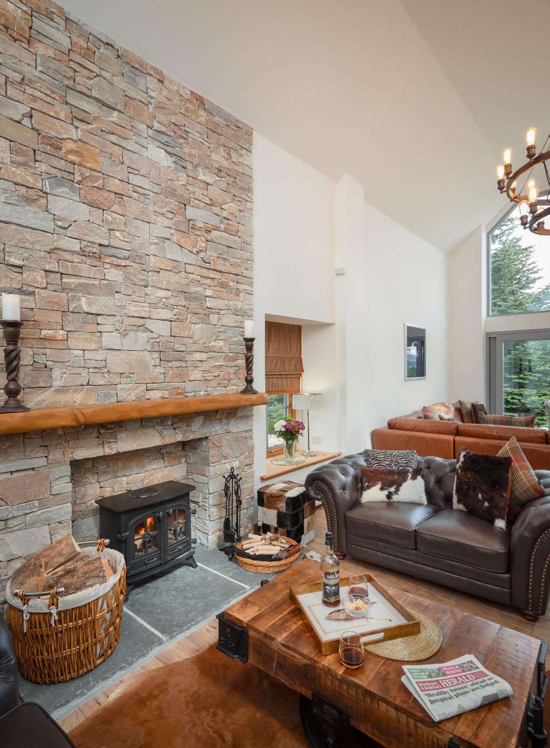 The Eagle's Nest - large house with hot tub and sauna
