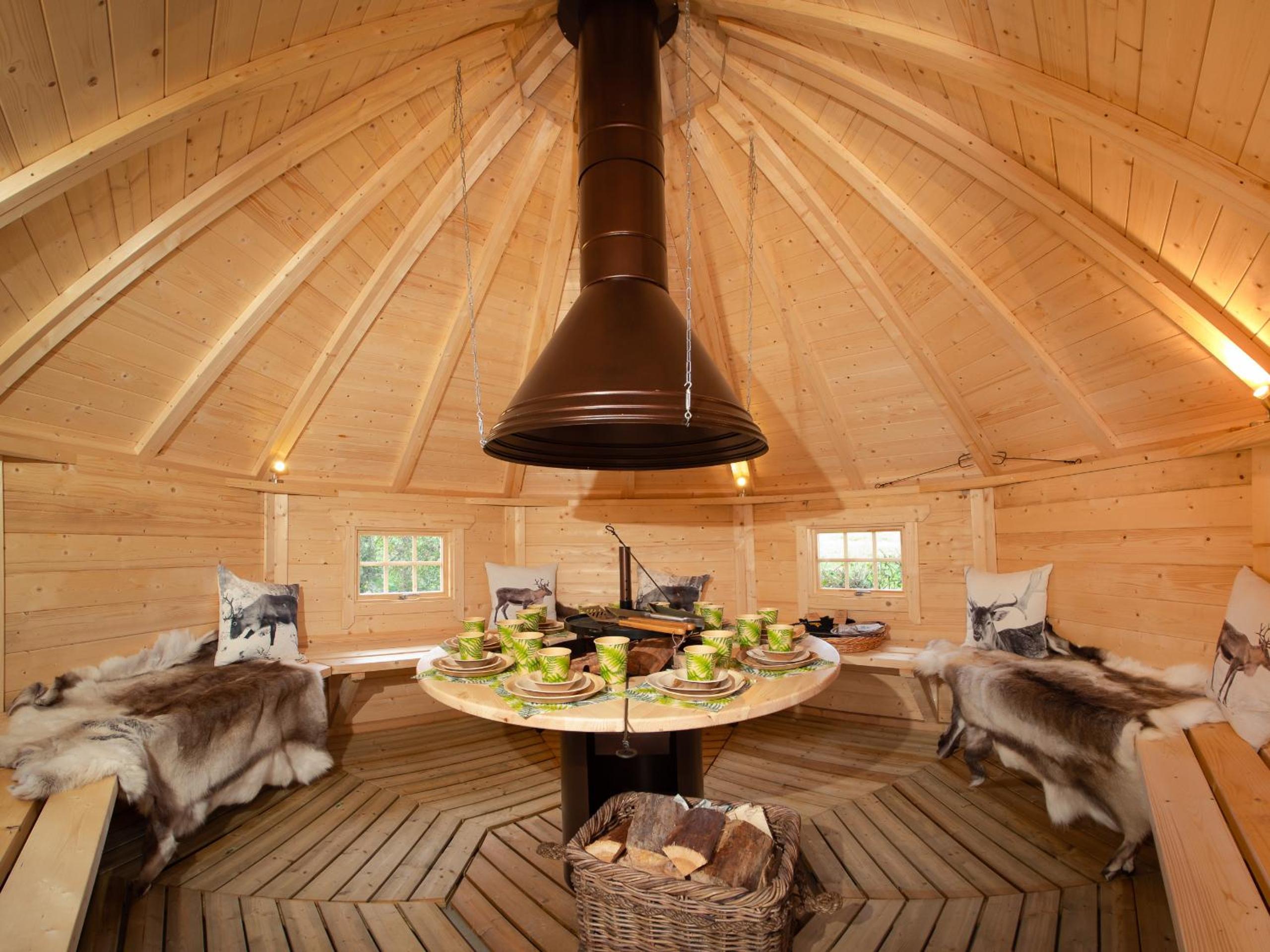 The Eagle's Nest - large house with hot tub and sauna