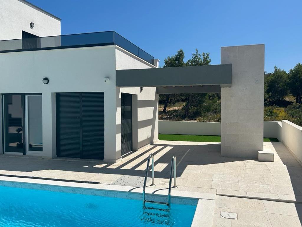 Luxusvilla Christian direkt am Meer mit Pool view 2