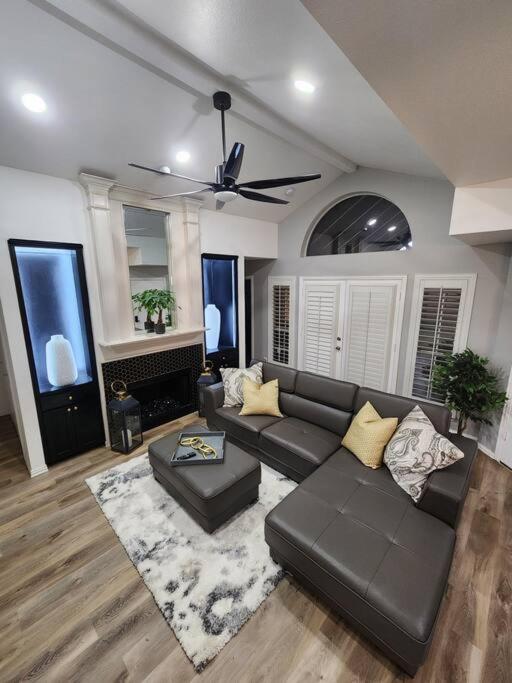Remodeled Gem-Luxurious Paradise view 5