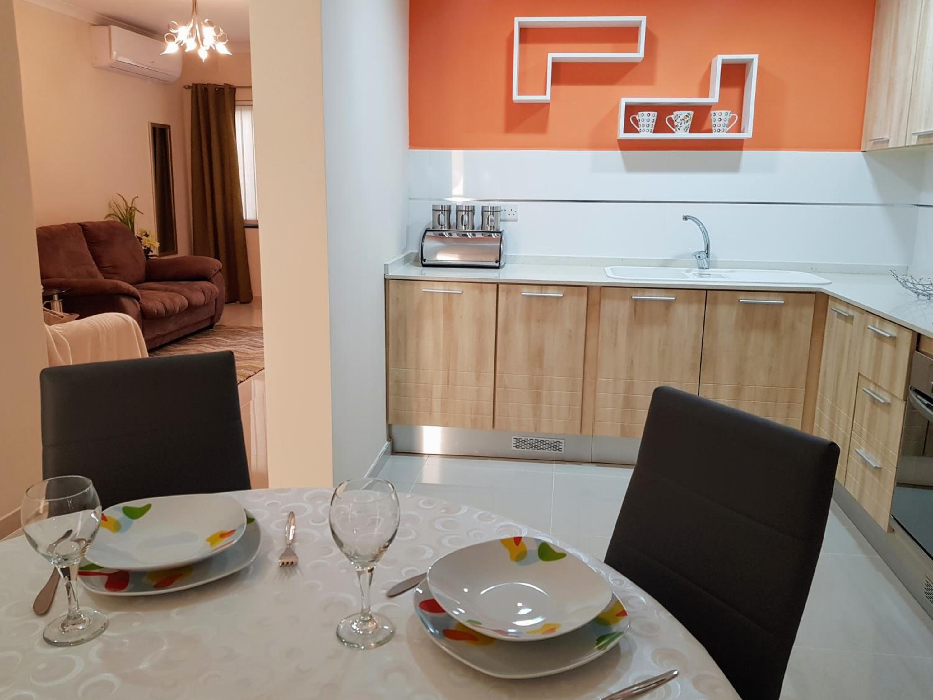Charming apartment-wifi-sleeps 5