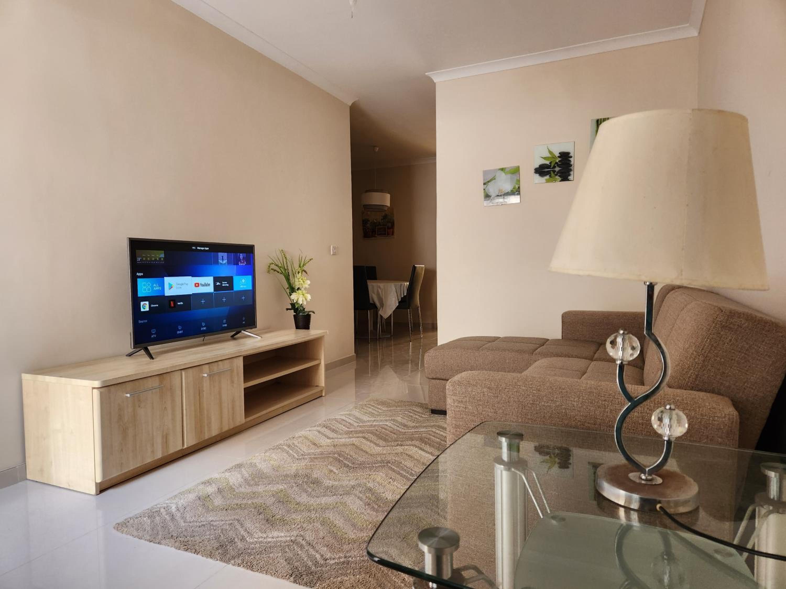 Charming apartment-wifi-sleeps 5