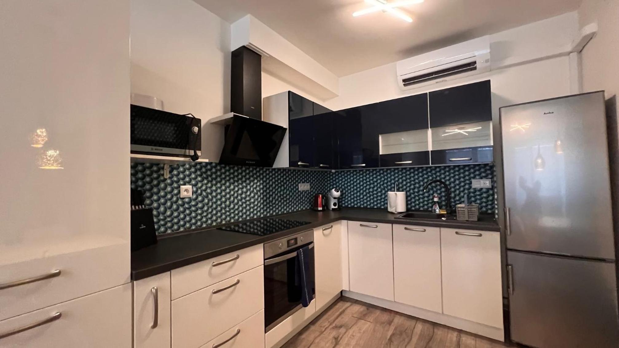 Air-conditioned, 2 room Apartment with balcony, new building Rača view 5