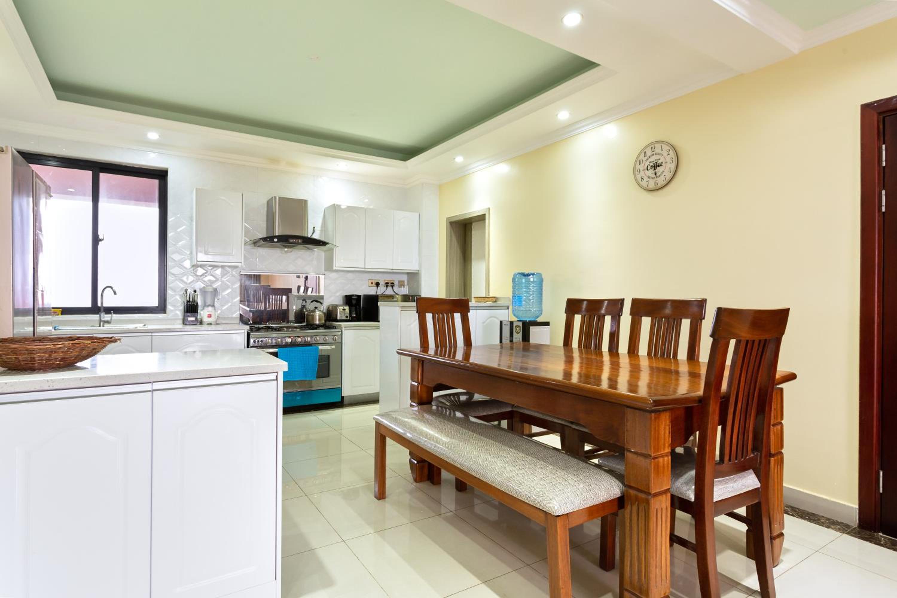 Fabulous Crestpark Penthouse