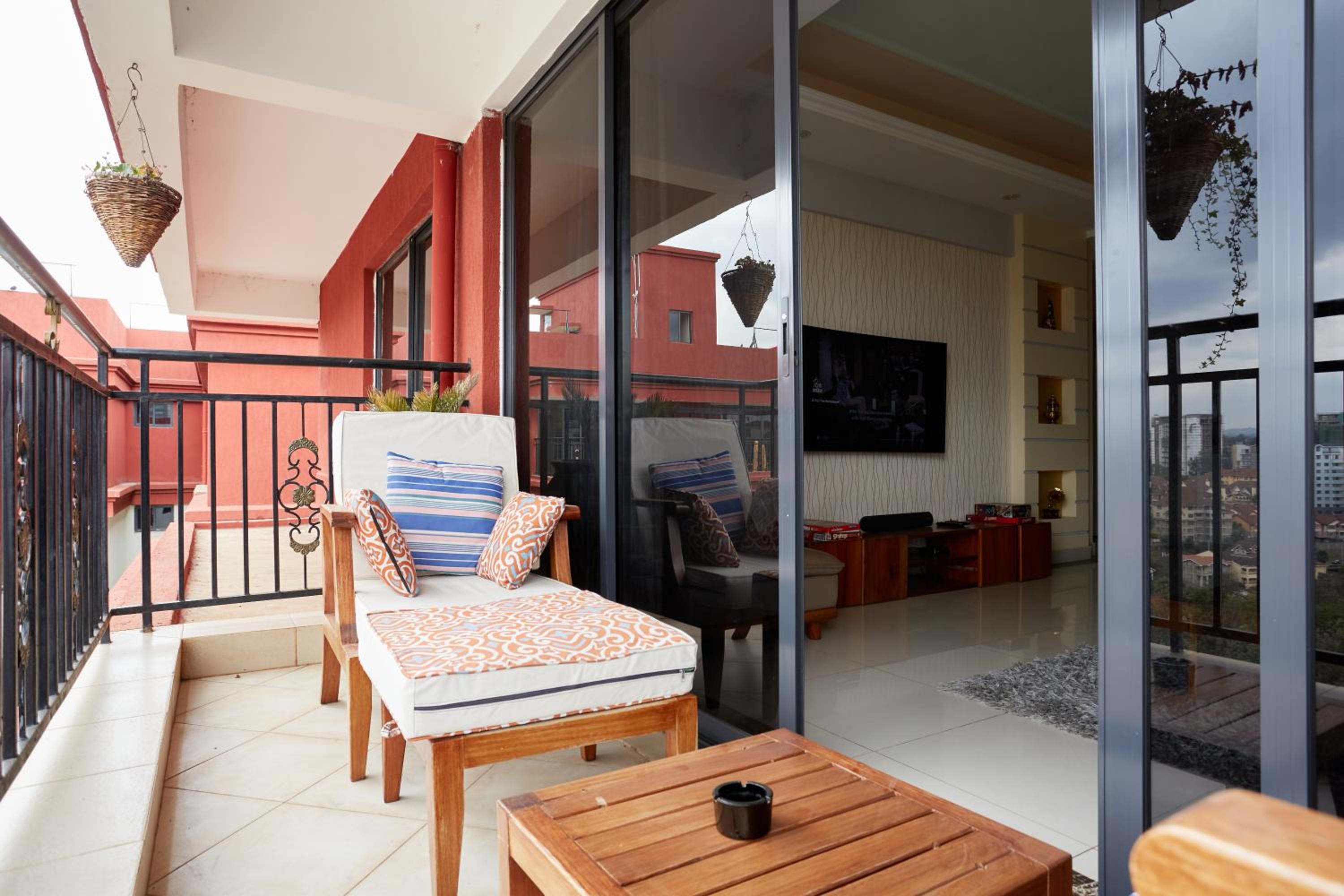 Fabulous Crestpark Penthouse