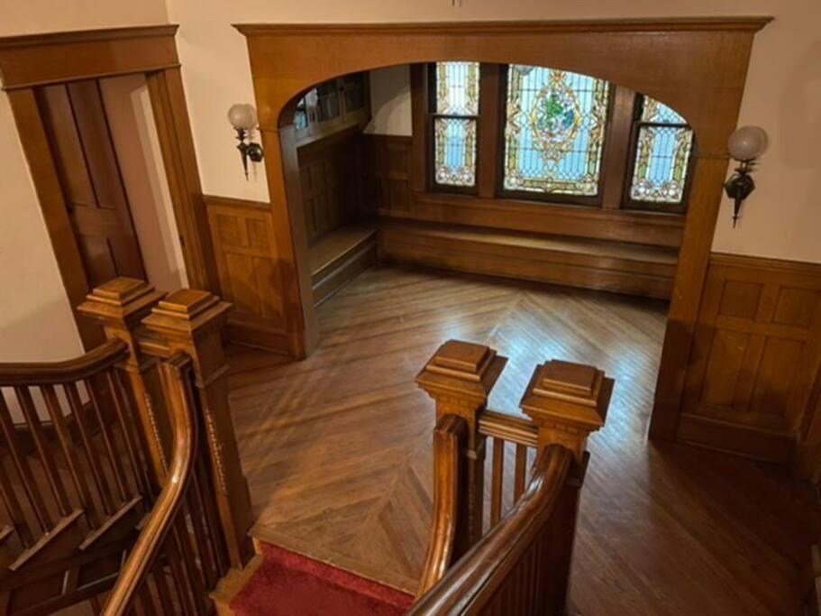 Oakridge House. Spacious and historic home in downtown Ironton, Ohio. view 3
