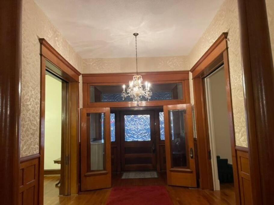 Oakridge House. Spacious and historic home in downtown Ironton, Ohio. view 5