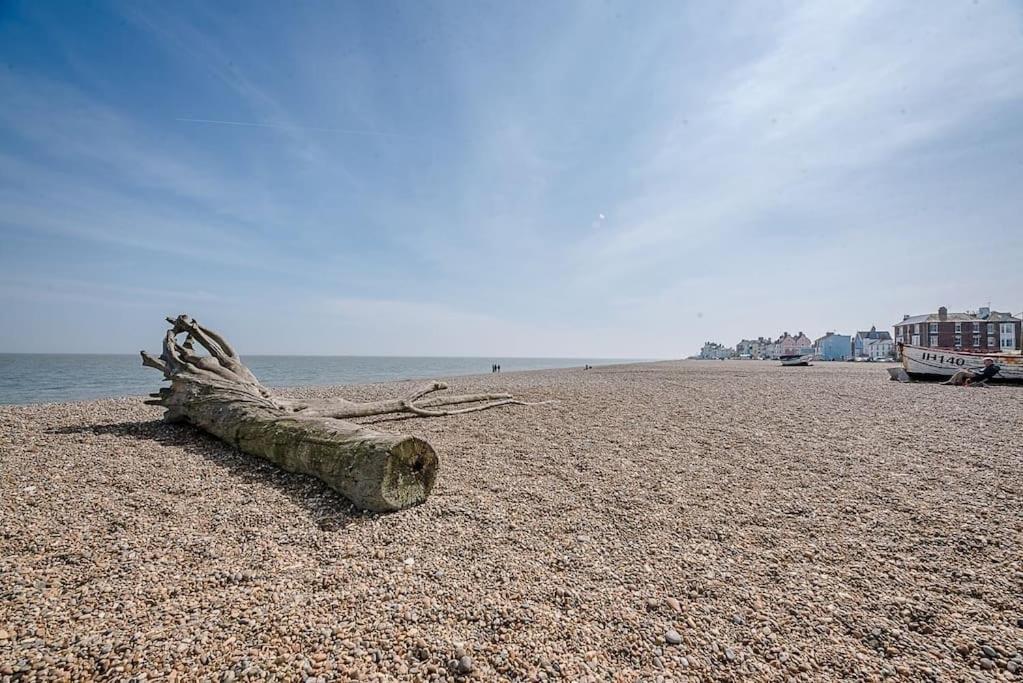 Lyndhurst, Aldeburgh