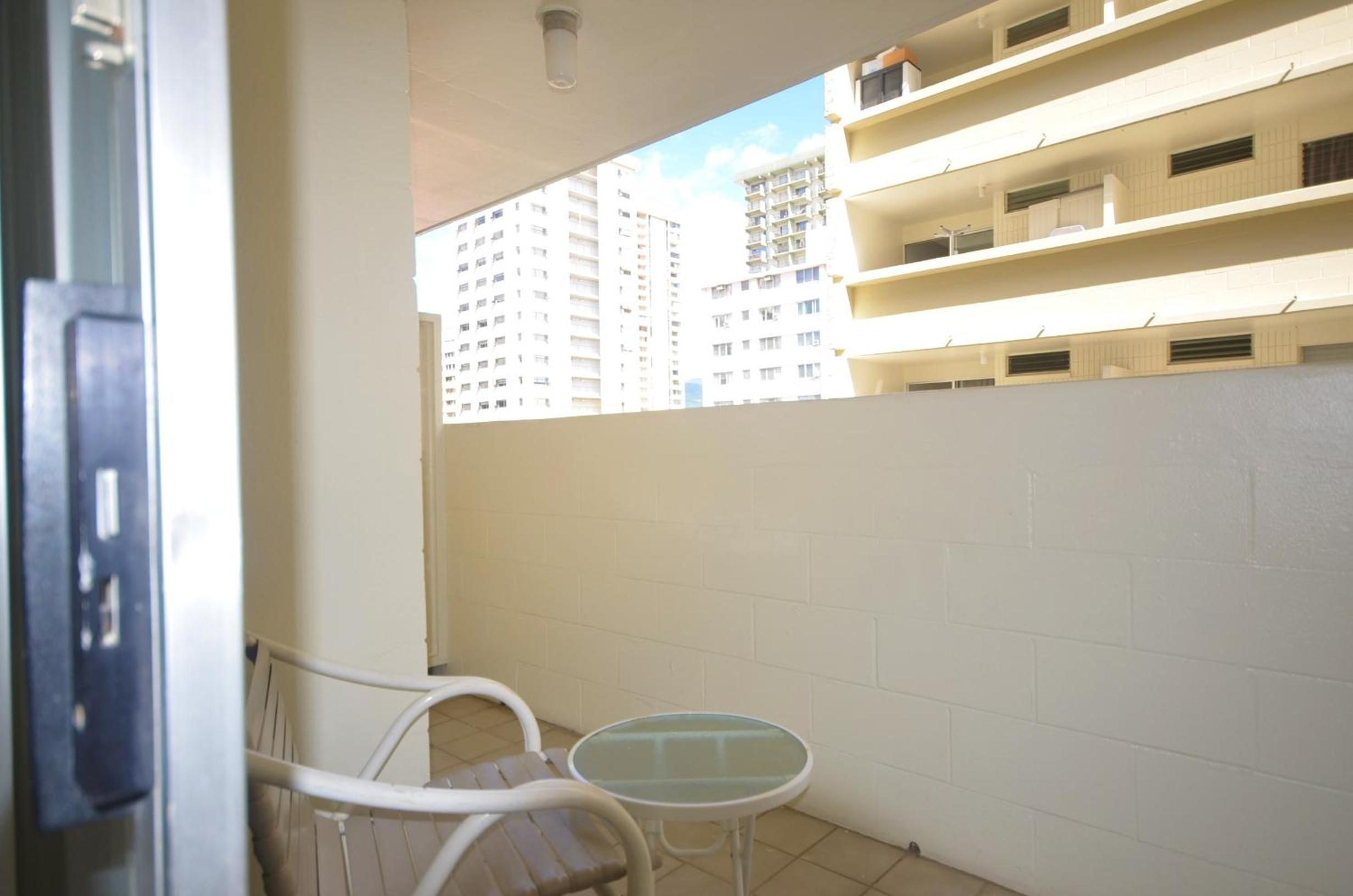 Renovated Private Kuhio Village 708A Studio - 2 min Walk 2 the Beach!