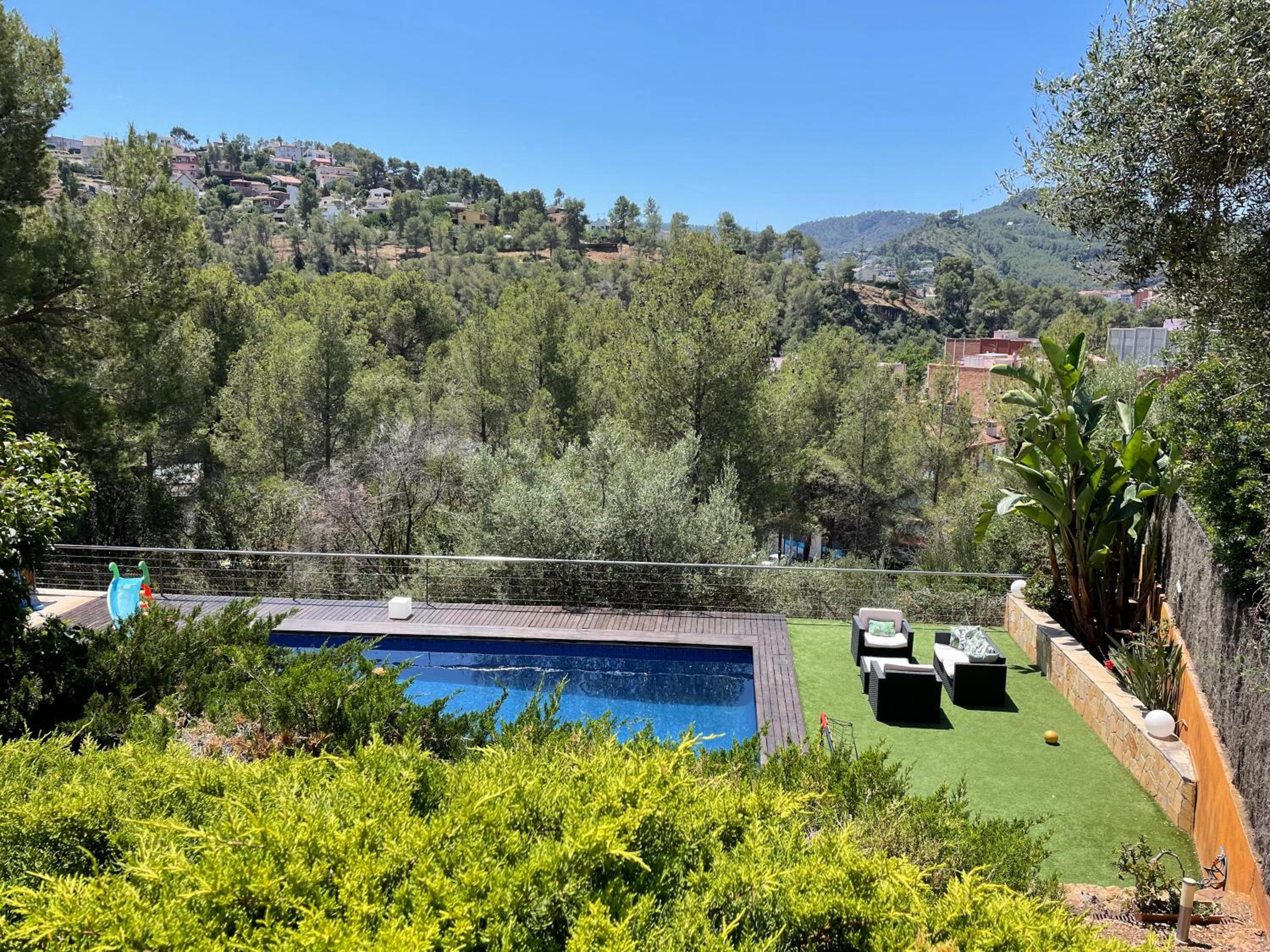 Sunny forest Villa near Barcelona