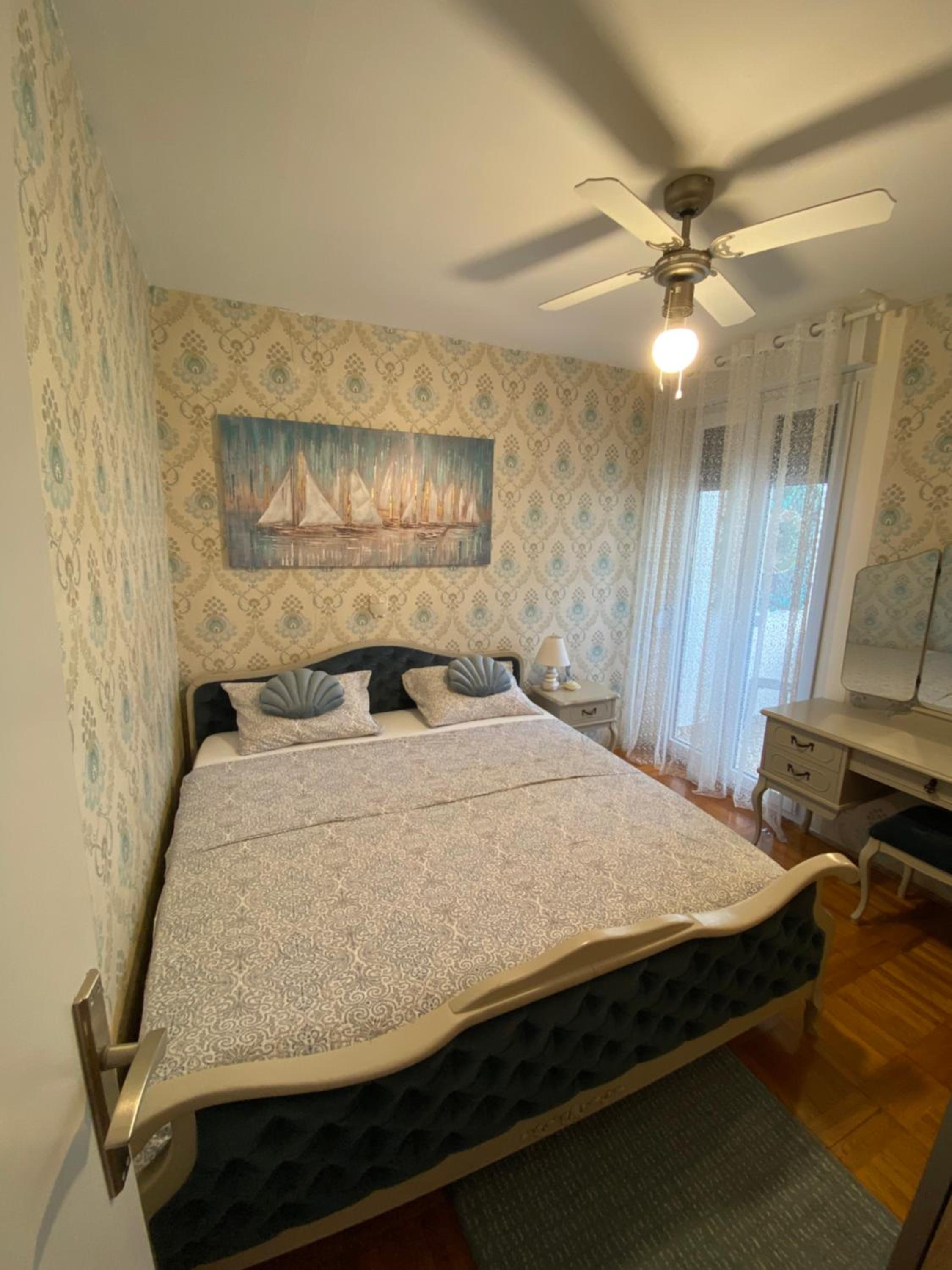 Stylish apartment with sea view view 4