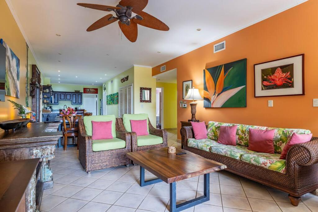 Sunrise 17-Tropical Three Bedroom Condo!
