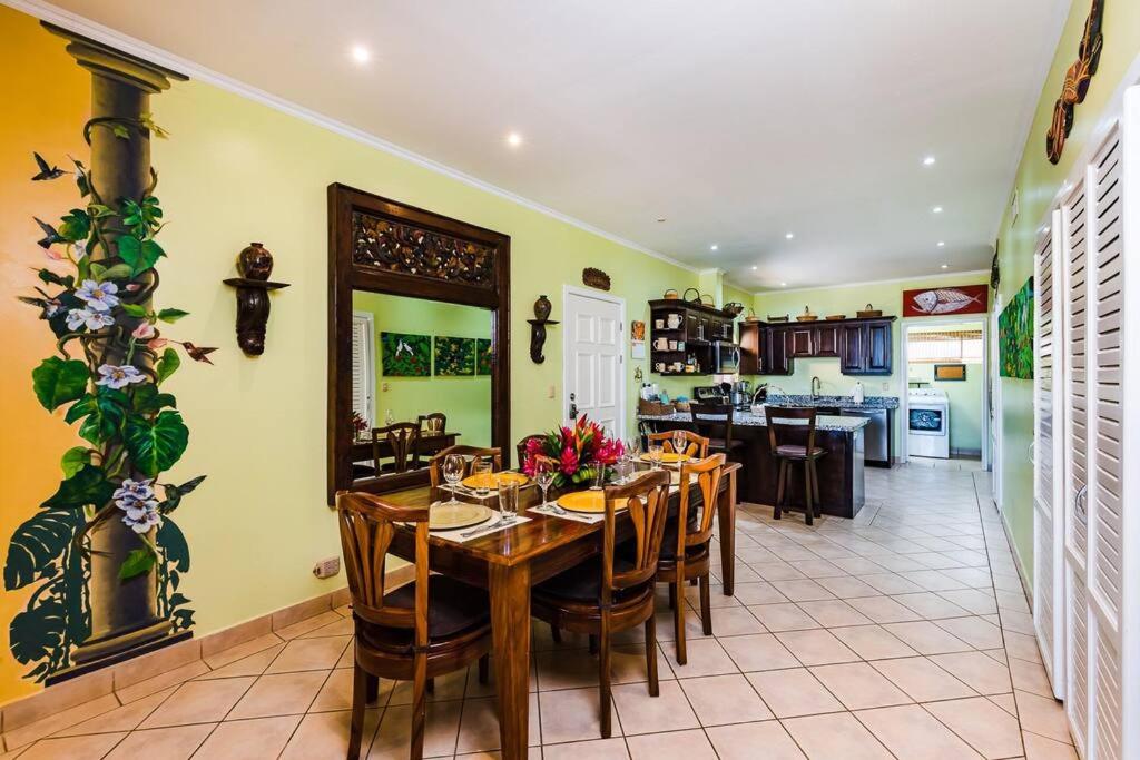 Sunrise 17-Tropical Three Bedroom Condo!