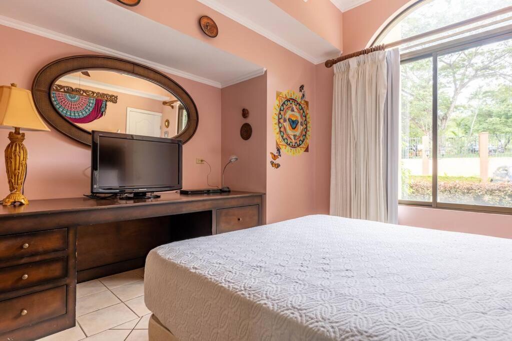 Sunrise 17-Tropical Three Bedroom Condo!