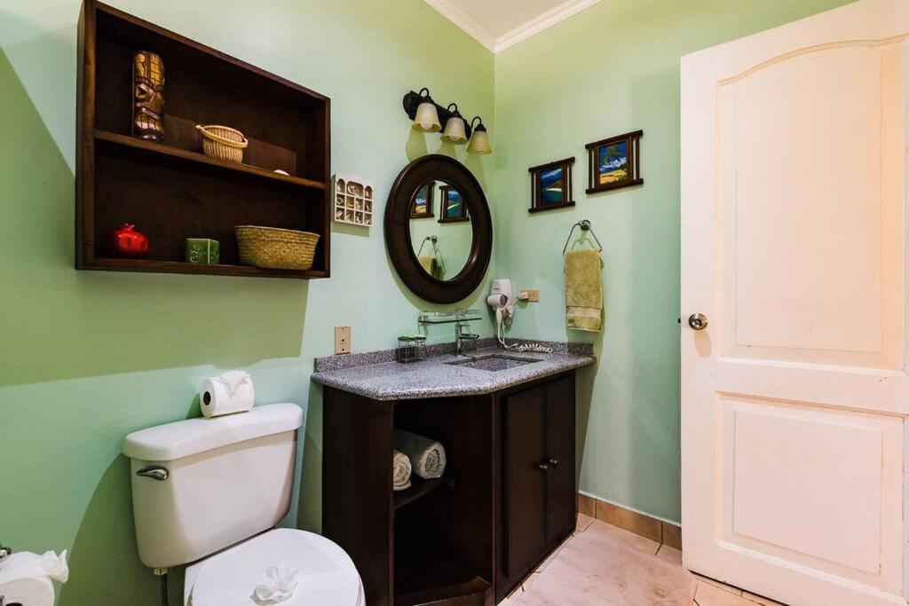 Sunrise 17-Tropical Three Bedroom Condo!