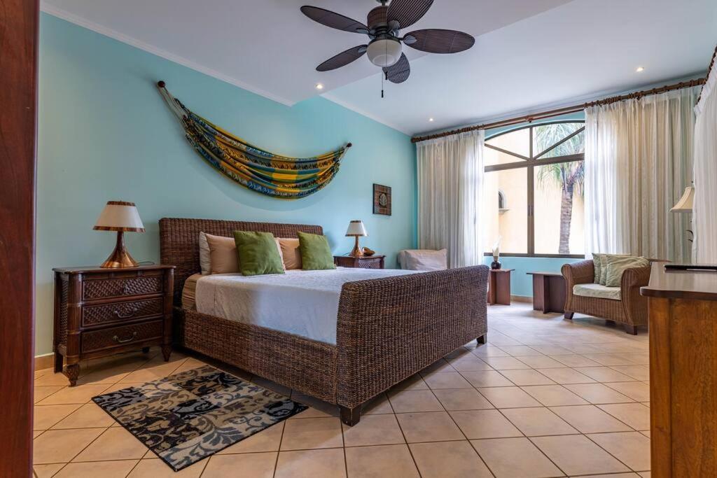 Sunrise 17-Tropical Three Bedroom Condo!