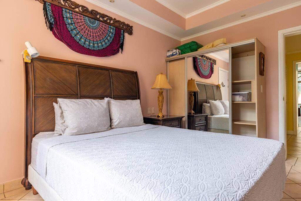 Sunrise 17-Tropical Three Bedroom Condo!