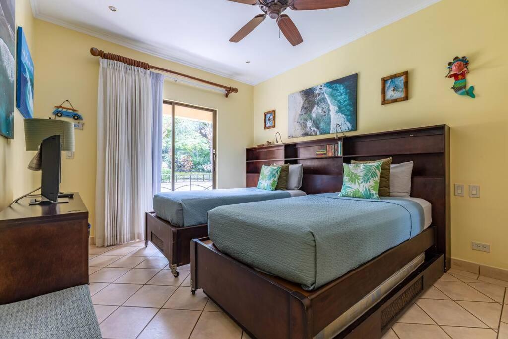 Sunrise 17-Tropical Three Bedroom Condo!