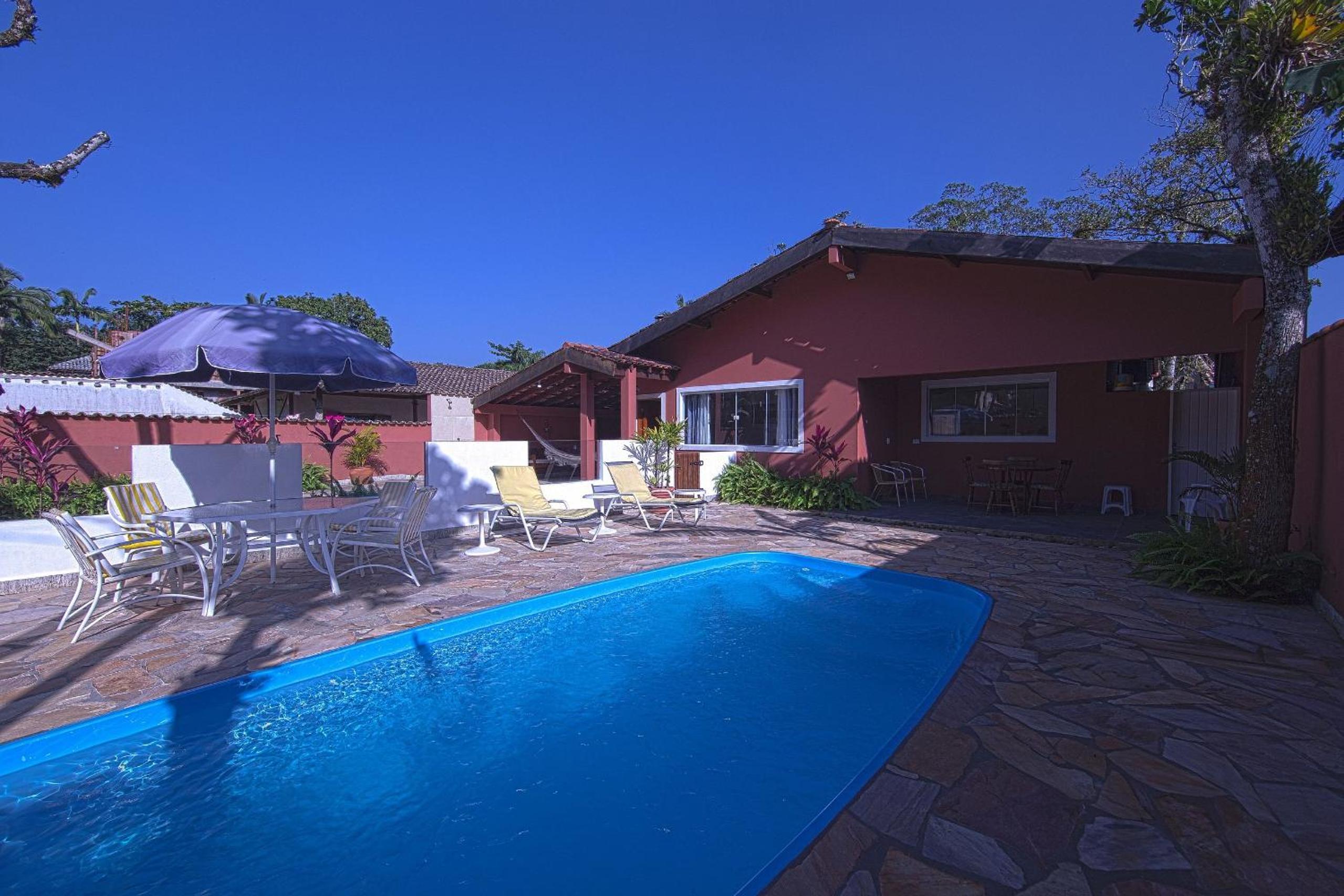 4 dorm com piscina a 350 m de Camburizinho