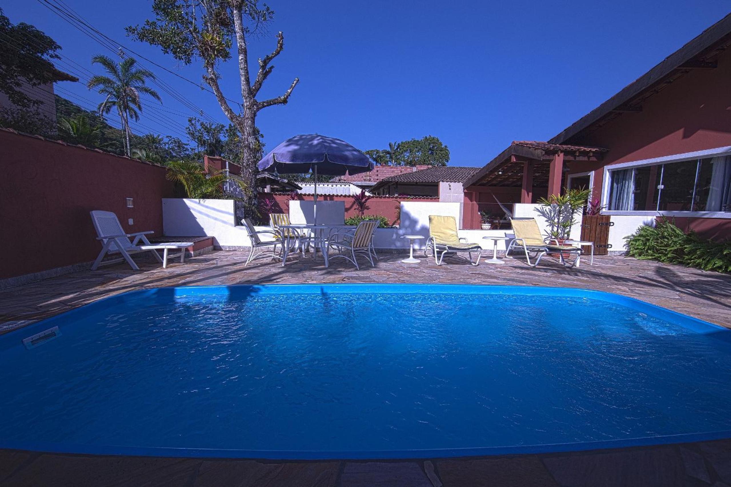 4 dorm com piscina a 350 m de Camburizinho