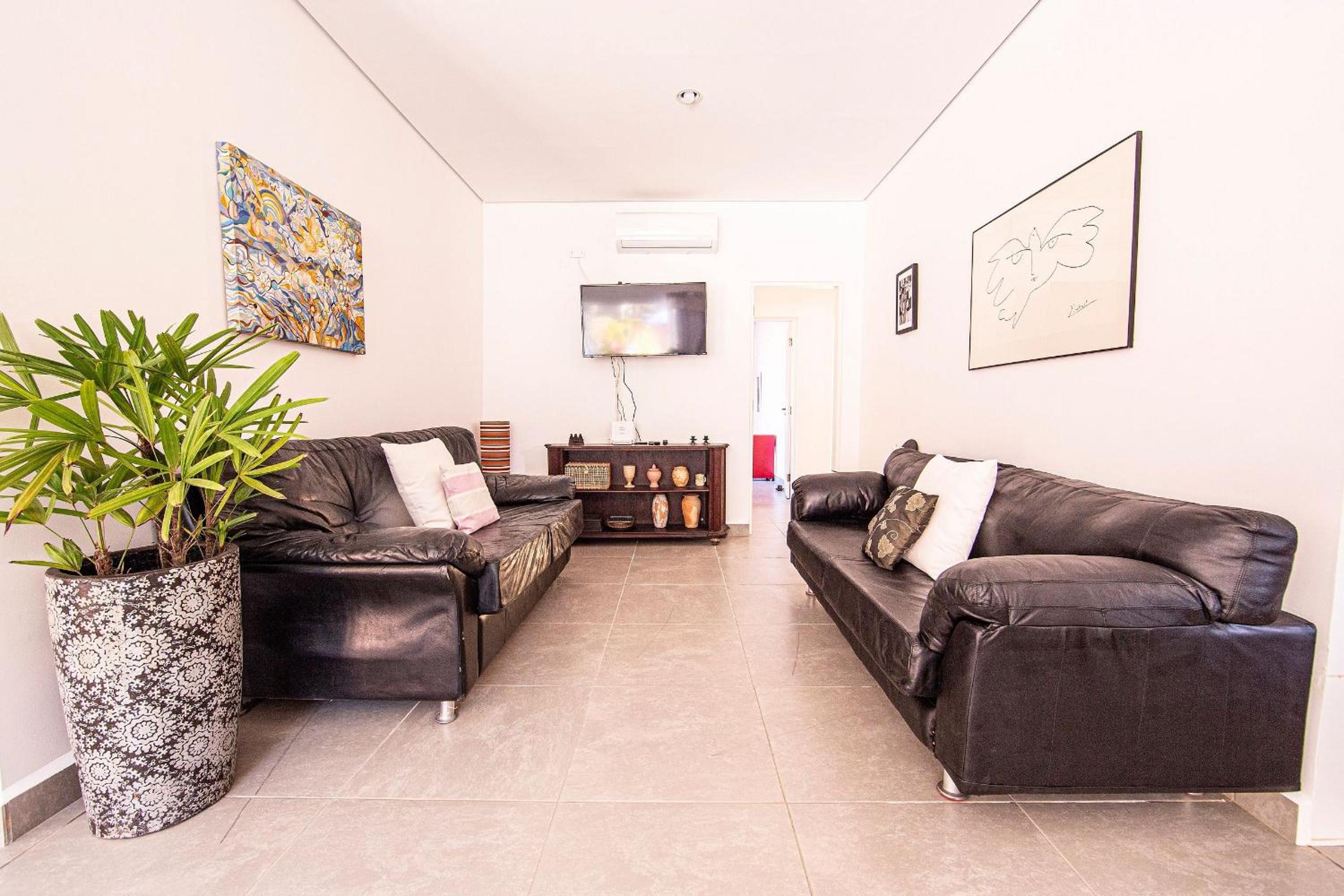 4 dorm com piscina a 350 m de Camburizinho